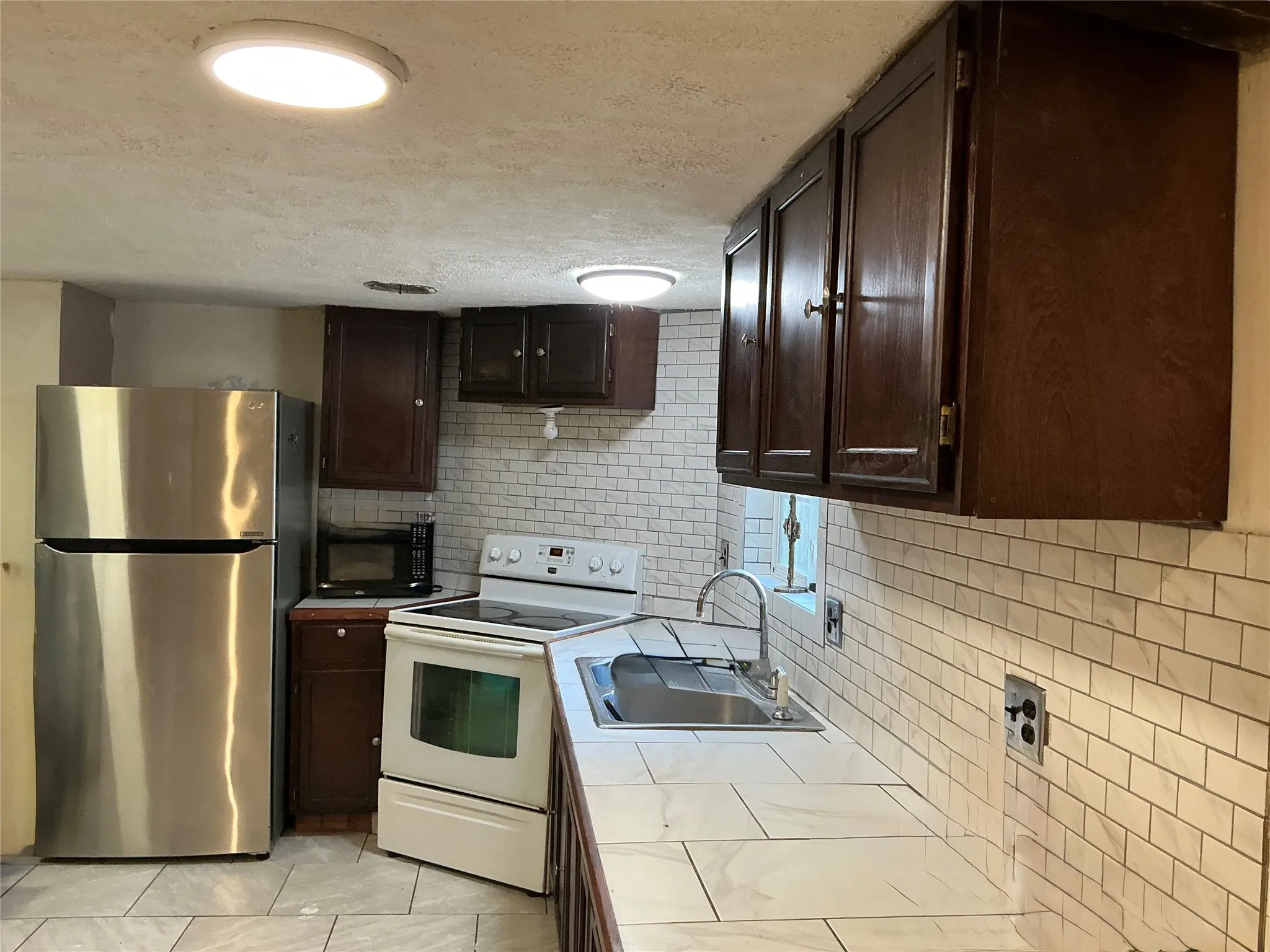 Manufactured Home For Sale in Hood County , 2517 Deer Trl, Granbury, Texas 76048, 5 Bedroom, 3 Bathroom, 3 Garage spaces, 1,900 Sqft, built in 1975, mls#21378170, Real Estate Agent in Granbury, Homes For Sale in Hood county, Homes For Sale in Granbury, Realtor in Granbury Texas, Real Estate Brokerage Independent Realty Texas, Luminita Cordes Realtor