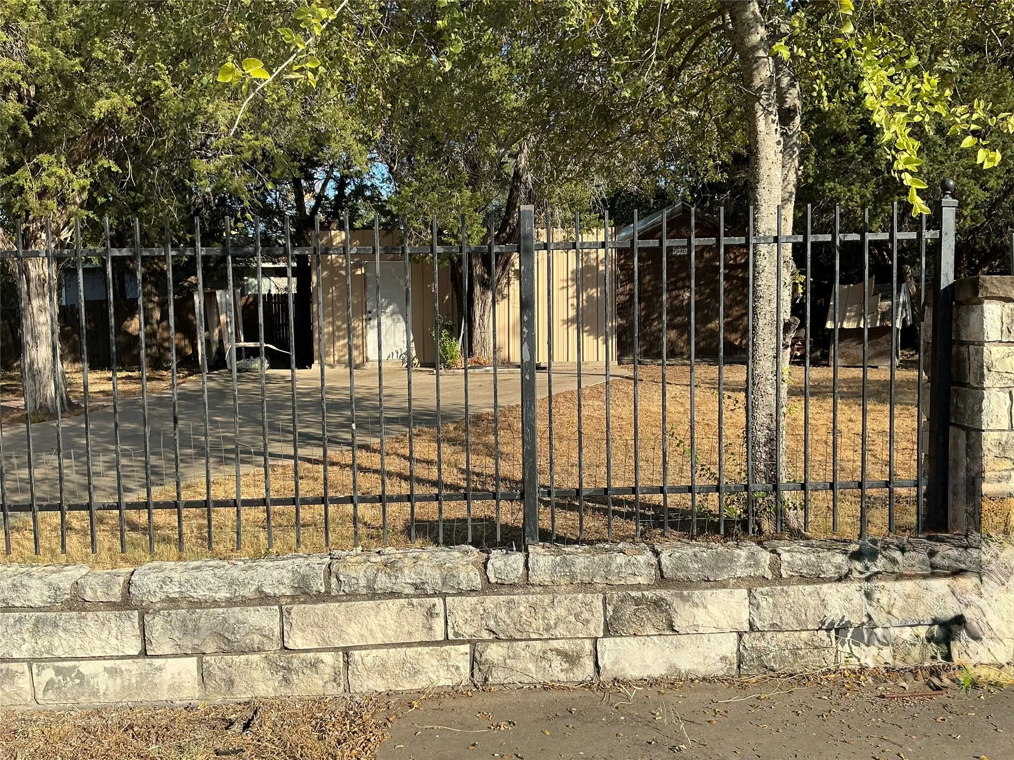 Manufactured Home For Sale in Hood County , 2517 Deer Trl, Granbury, Texas 76048, 5 Bedroom, 3 Bathroom, 3 Garage spaces, 1,900 Sqft, built in 1975, mls#21378170, Real Estate Agent in Granbury, Homes For Sale in Hood county, Homes For Sale in Granbury, Realtor in Granbury Texas, Real Estate Brokerage Independent Realty Texas, Luminita Cordes Realtor