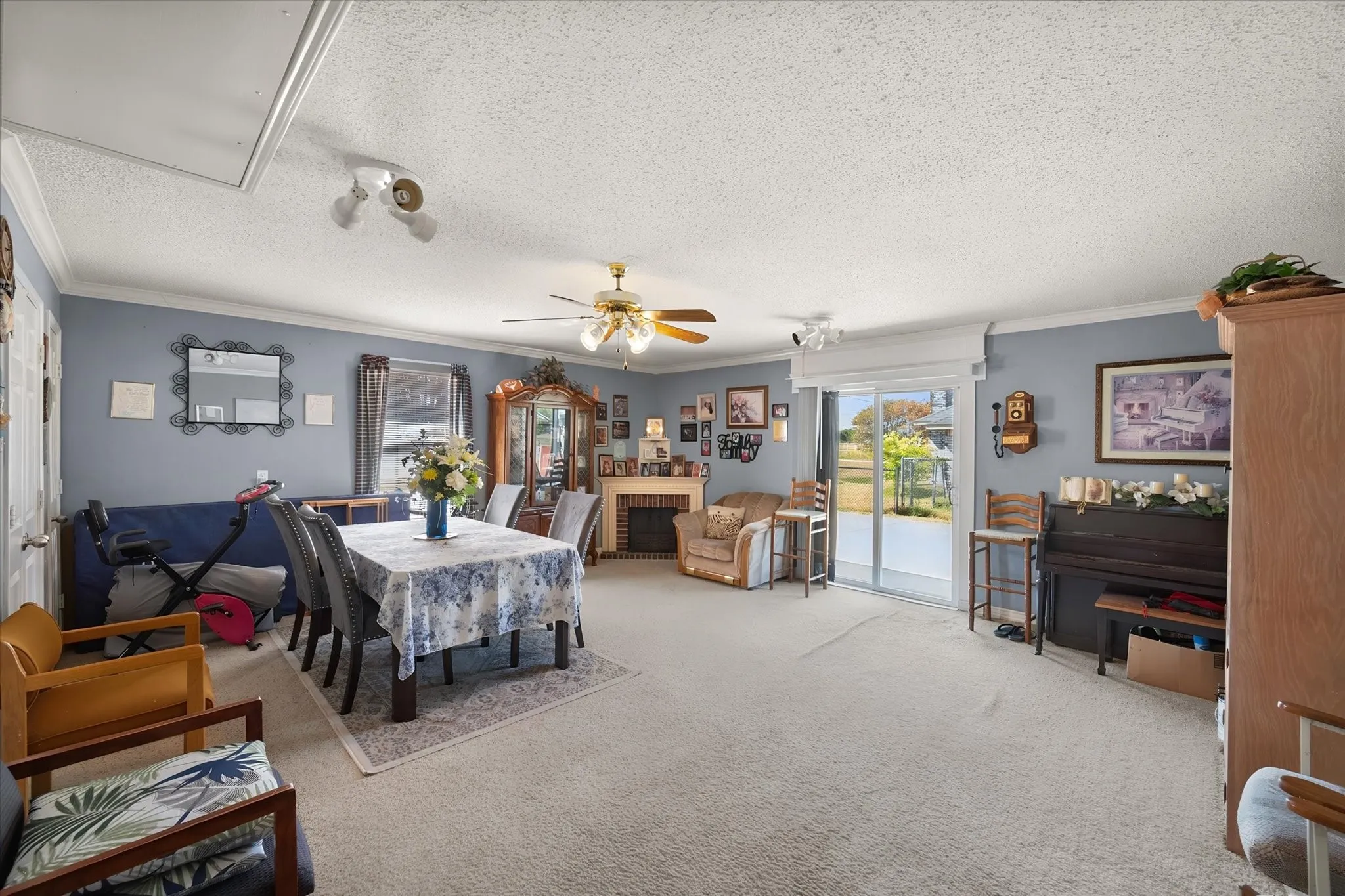 Single Family Residence For Sale in Dallas County , 649 E Reindeer Road, Lancaster, Texas 75146, 4 Bedroom, 2 Bathroom, Garage spaces, 1,466 Sqft, built in 1993, mls#21382486, Real Estate Agent in Lancaster, Homes For Sale in Dallas county, Homes For Sale in Lancaster, Realtor in Lancaster Texas, Real Estate Brokerage Independent Realty Texas, Luminita Cordes Realtor