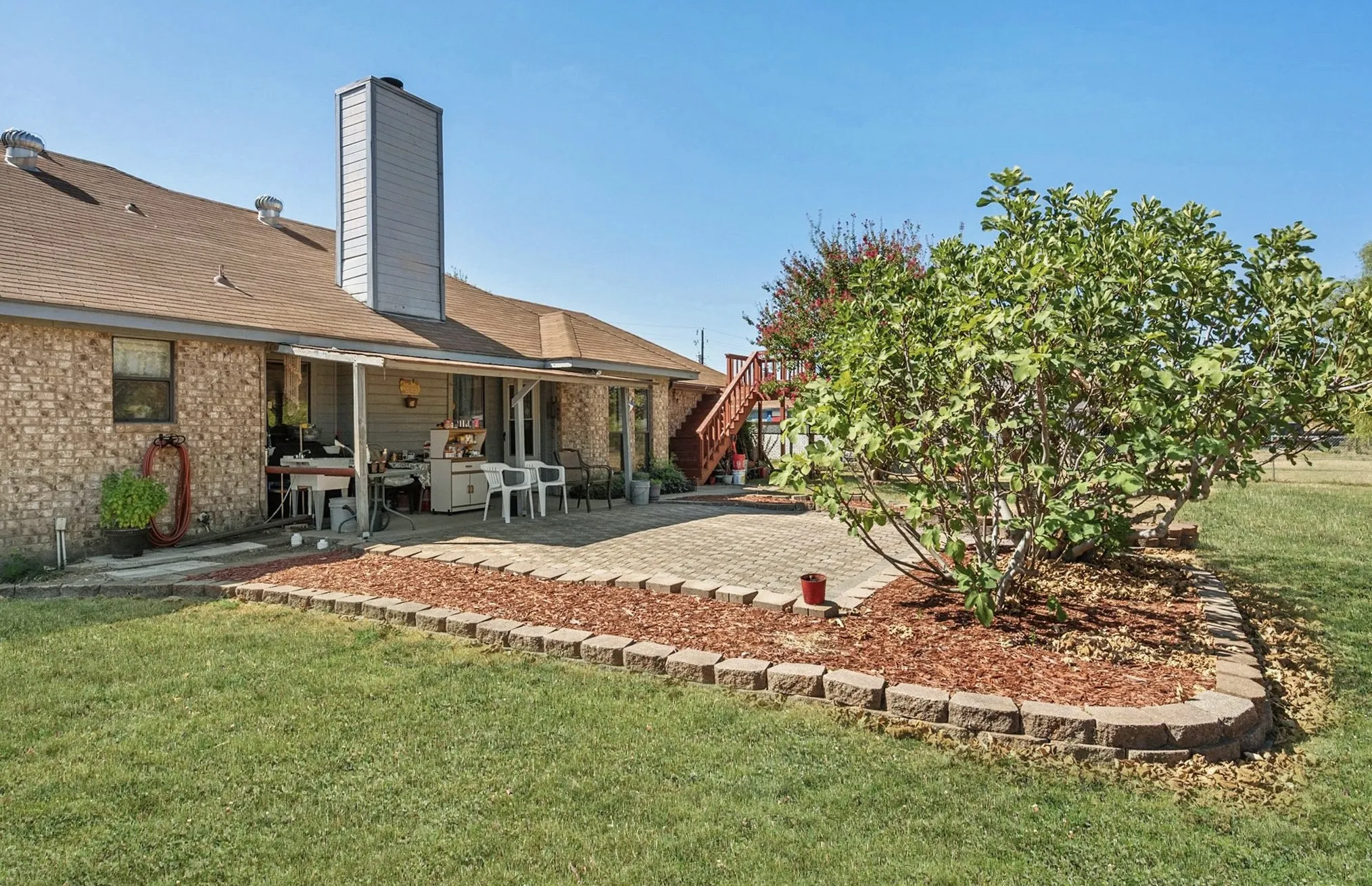 Single Family Residence For Sale in Dallas County , 649 E Reindeer Road, Lancaster, Texas 75146, 4 Bedroom, 2 Bathroom, Garage spaces, 1,466 Sqft, built in 1993, mls#21382486, Real Estate Agent in Lancaster, Homes For Sale in Dallas county, Homes For Sale in Lancaster, Realtor in Lancaster Texas, Real Estate Brokerage Independent Realty Texas, Luminita Cordes Realtor