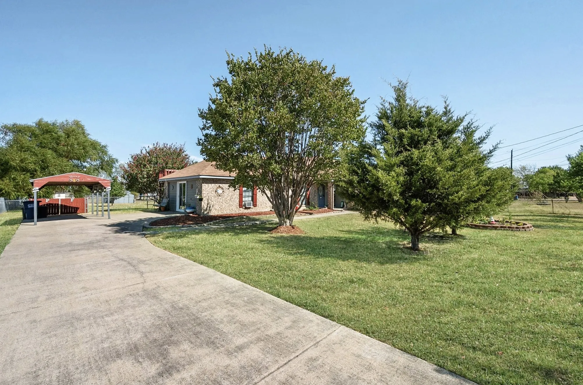 Single Family Residence For Sale in Dallas County , 649 E Reindeer Road, Lancaster, Texas 75146, 4 Bedroom, 2 Bathroom, Garage spaces, 1,466 Sqft, built in 1993, mls#21382486, Real Estate Agent in Lancaster, Homes For Sale in Dallas county, Homes For Sale in Lancaster, Realtor in Lancaster Texas, Real Estate Brokerage Independent Realty Texas, Luminita Cordes Realtor