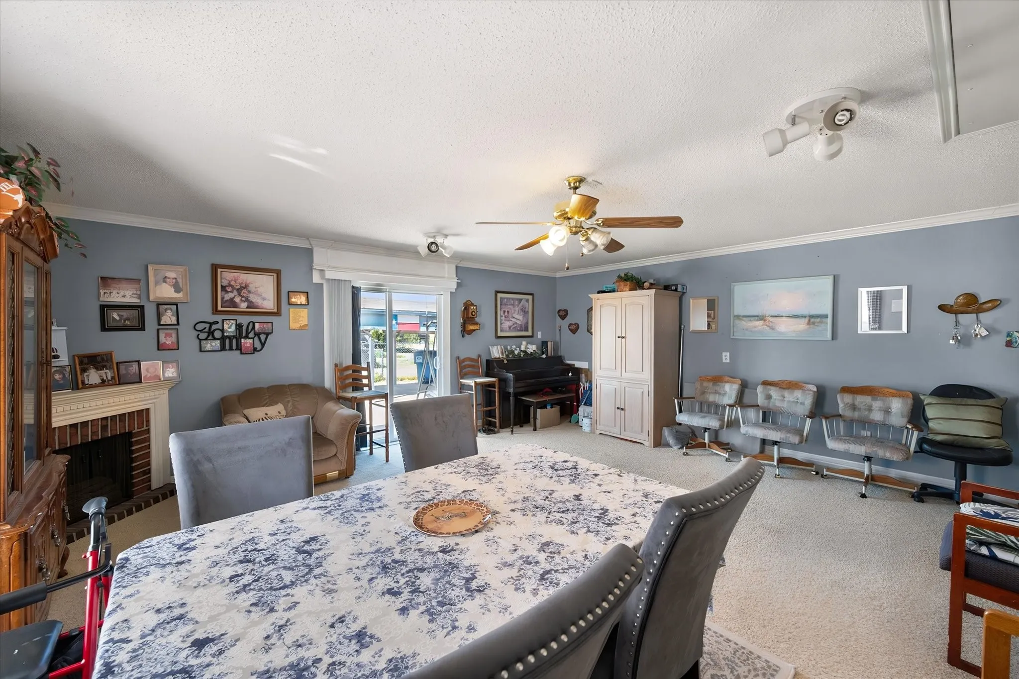 Single Family Residence For Sale in Dallas County , 649 E Reindeer Road, Lancaster, Texas 75146, 4 Bedroom, 2 Bathroom, Garage spaces, 1,466 Sqft, built in 1993, mls#21382486, Real Estate Agent in Lancaster, Homes For Sale in Dallas county, Homes For Sale in Lancaster, Realtor in Lancaster Texas, Real Estate Brokerage Independent Realty Texas, Luminita Cordes Realtor