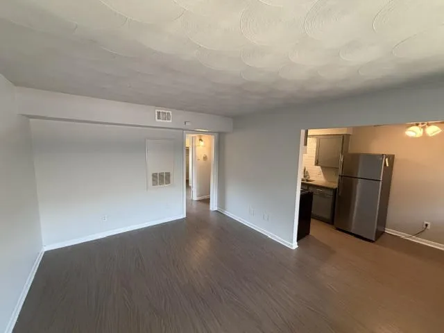 Apartment For Rent in Dallas County , 723 N Marsalis Avenue 208, Dallas, Texas 75203, 1 Bedroom, 1 Bathroom, Garage spaces, 753 Sqft, built in 1961, mls#21382507, Real Estate Agent in Dallas, Homes For Rent in Dallas county, Homes For Rent in Dallas, Realtor in Dallas Texas, Real Estate Brokerage Independent Realty Texas, Luminita Cordes Realtor