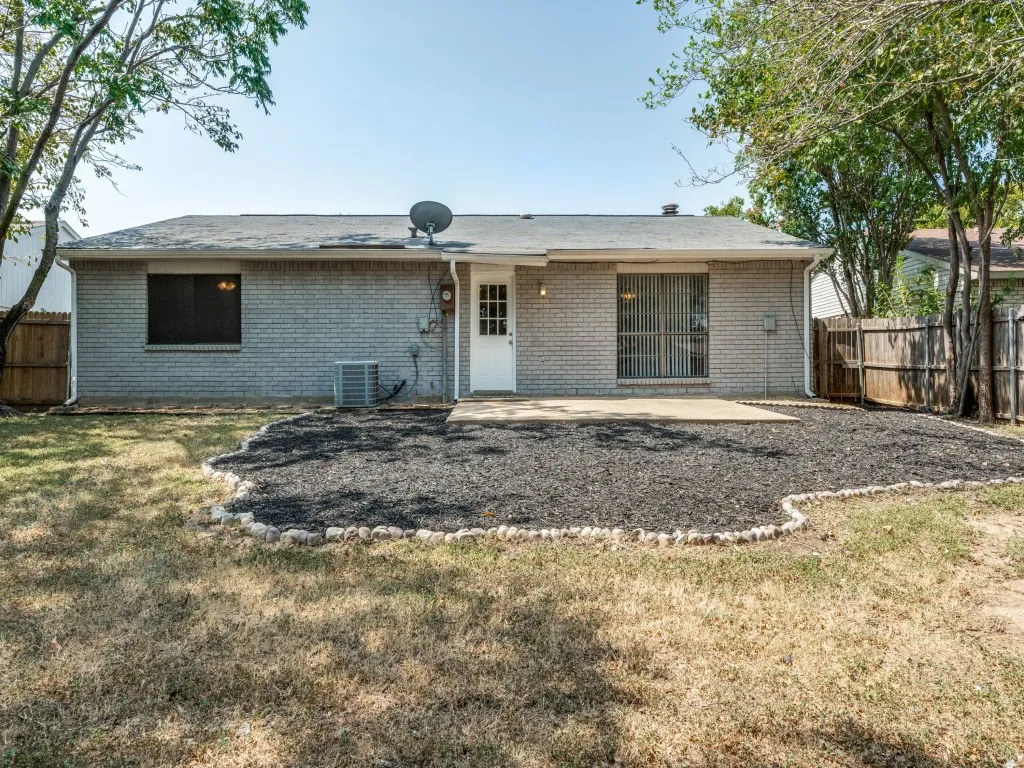 Single Family Residence For Rent in Denton County , 5225 Knox Drive, The Colony, Texas 75056, 3 Bedroom, 2 Bathroom, 2 Garage spaces, 1,335 Sqft, built in 1974, mls#21382500, Real Estate Agent in The Colony, Homes For Rent in Denton county, Homes For Rent in The Colony, Realtor in The Colony Texas, Real Estate Brokerage Independent Realty Texas, Luminita Cordes Realtor