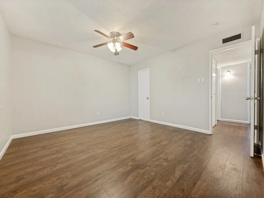 Single Family Residence For Rent in Denton County , 5225 Knox Drive, The Colony, Texas 75056, 3 Bedroom, 2 Bathroom, 2 Garage spaces, 1,335 Sqft, built in 1974, mls#21382500, Real Estate Agent in The Colony, Homes For Rent in Denton county, Homes For Rent in The Colony, Realtor in The Colony Texas, Real Estate Brokerage Independent Realty Texas, Luminita Cordes Realtor