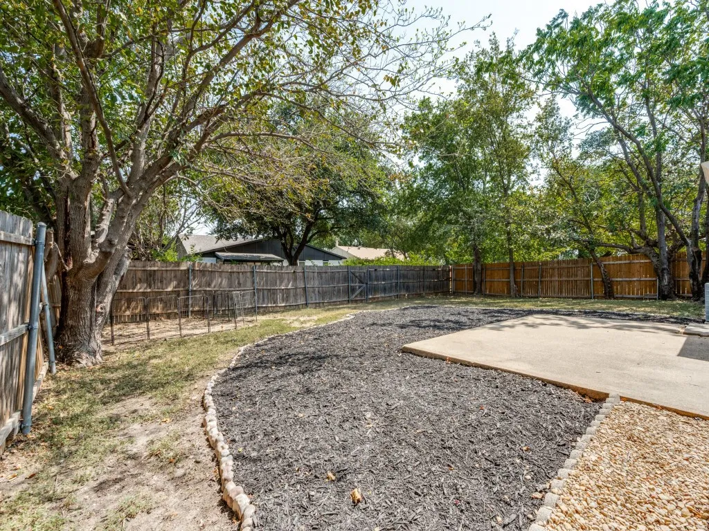 Single Family Residence For Rent in Denton County , 5225 Knox Drive, The Colony, Texas 75056, 3 Bedroom, 2 Bathroom, 2 Garage spaces, 1,335 Sqft, built in 1974, mls#21382500, Real Estate Agent in The Colony, Homes For Rent in Denton county, Homes For Rent in The Colony, Realtor in The Colony Texas, Real Estate Brokerage Independent Realty Texas, Luminita Cordes Realtor