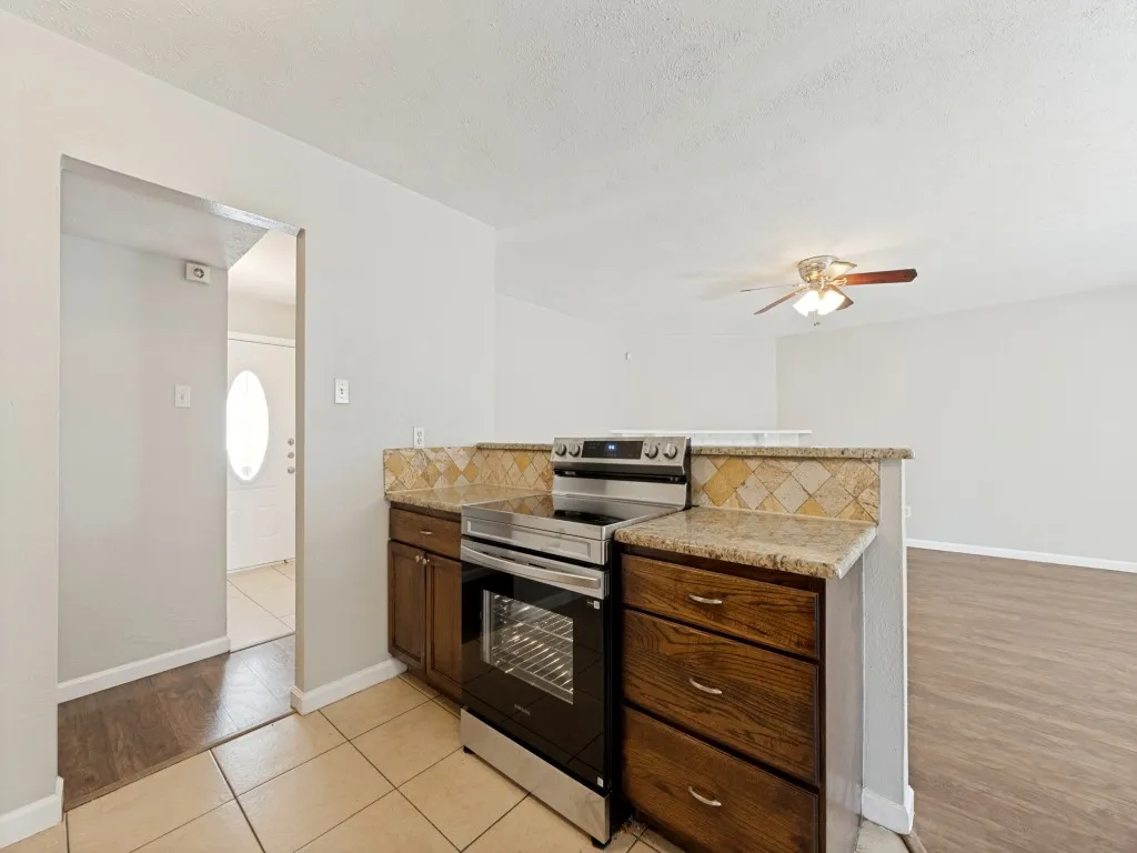 Single Family Residence For Rent in Denton County , 5225 Knox Drive, The Colony, Texas 75056, 3 Bedroom, 2 Bathroom, 2 Garage spaces, 1,335 Sqft, built in 1974, mls#21382500, Real Estate Agent in The Colony, Homes For Rent in Denton county, Homes For Rent in The Colony, Realtor in The Colony Texas, Real Estate Brokerage Independent Realty Texas, Luminita Cordes Realtor