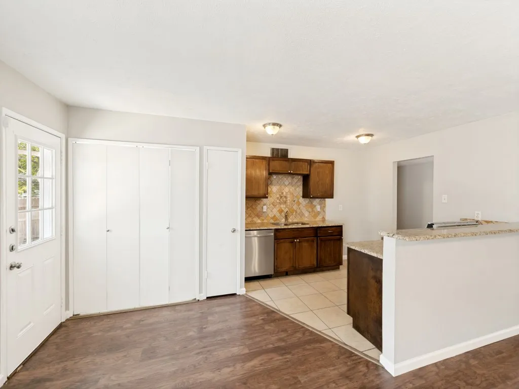 Single Family Residence For Rent in Denton County , 5225 Knox Drive, The Colony, Texas 75056, 3 Bedroom, 2 Bathroom, 2 Garage spaces, 1,335 Sqft, built in 1974, mls#21382500, Real Estate Agent in The Colony, Homes For Rent in Denton county, Homes For Rent in The Colony, Realtor in The Colony Texas, Real Estate Brokerage Independent Realty Texas, Luminita Cordes Realtor