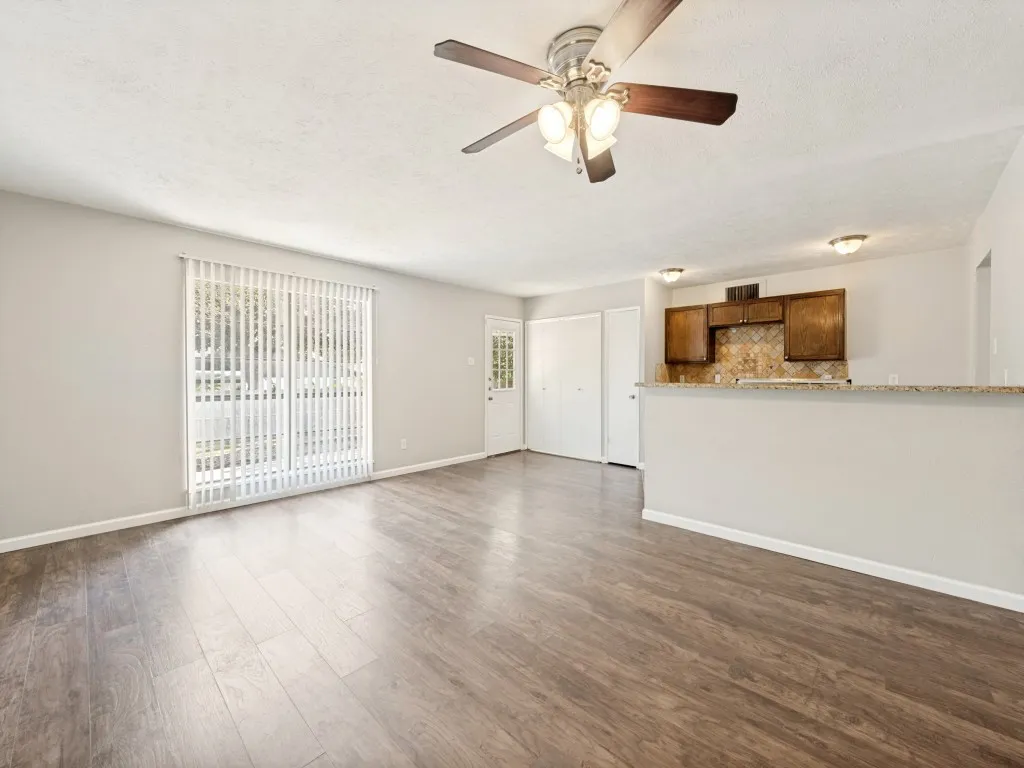 Single Family Residence For Rent in Denton County , 5225 Knox Drive, The Colony, Texas 75056, 3 Bedroom, 2 Bathroom, 2 Garage spaces, 1,335 Sqft, built in 1974, mls#21382500, Real Estate Agent in The Colony, Homes For Rent in Denton county, Homes For Rent in The Colony, Realtor in The Colony Texas, Real Estate Brokerage Independent Realty Texas, Luminita Cordes Realtor