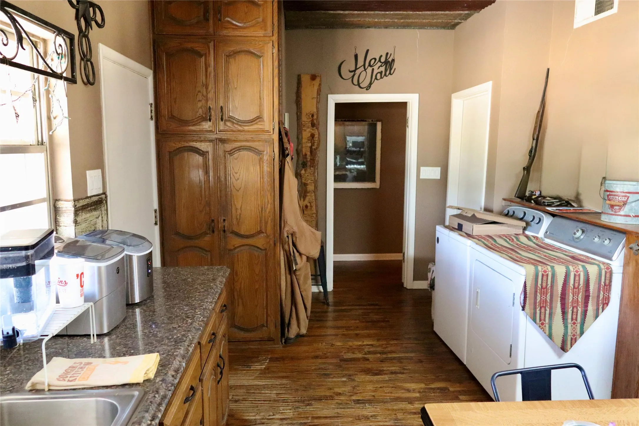 Farm For Sale in Palo Pinto County , 414 E Walnut Street, Strawn, Texas 76475, 4 Bedroom, 2 Bathroom, 2 Garage spaces, 2,950 Sqft, built in 1955, mls#21380640, Real Estate Agent in Strawn, Homes For Sale in Palo Pinto county, Homes For Sale in Strawn, Realtor in Strawn Texas, Real Estate Brokerage Independent Realty Texas, Luminita Cordes Realtor