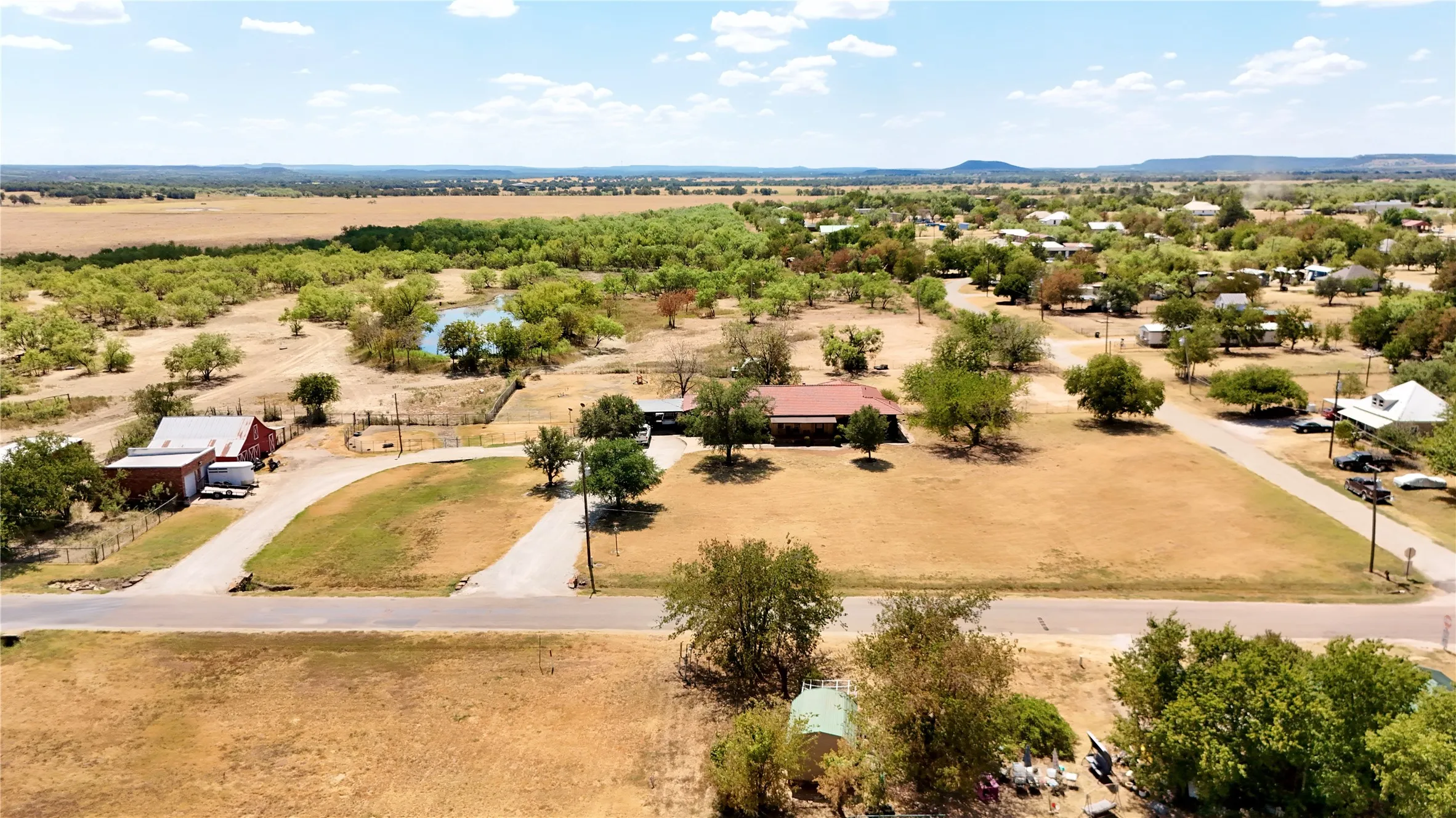 Farm For Sale in Palo Pinto County , 414 E Walnut Street, Strawn, Texas 76475, 4 Bedroom, 2 Bathroom, 2 Garage spaces, 2,950 Sqft, built in 1955, mls#21380640, Real Estate Agent in Strawn, Homes For Sale in Palo Pinto county, Homes For Sale in Strawn, Realtor in Strawn Texas, Real Estate Brokerage Independent Realty Texas, Luminita Cordes Realtor