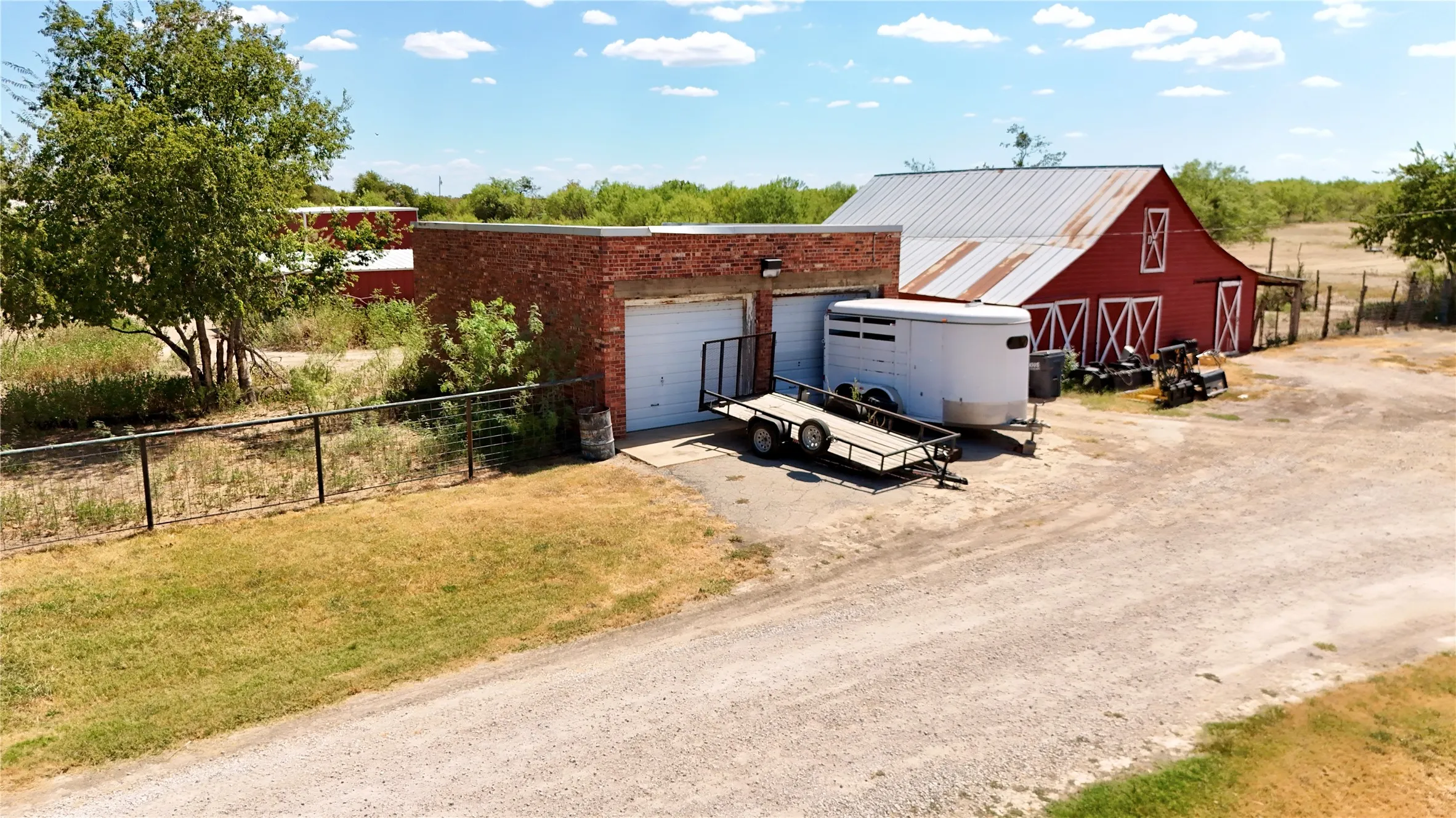 Farm For Sale in Palo Pinto County , 414 E Walnut Street, Strawn, Texas 76475, 4 Bedroom, 2 Bathroom, 2 Garage spaces, 2,950 Sqft, built in 1955, mls#21380640, Real Estate Agent in Strawn, Homes For Sale in Palo Pinto county, Homes For Sale in Strawn, Realtor in Strawn Texas, Real Estate Brokerage Independent Realty Texas, Luminita Cordes Realtor
