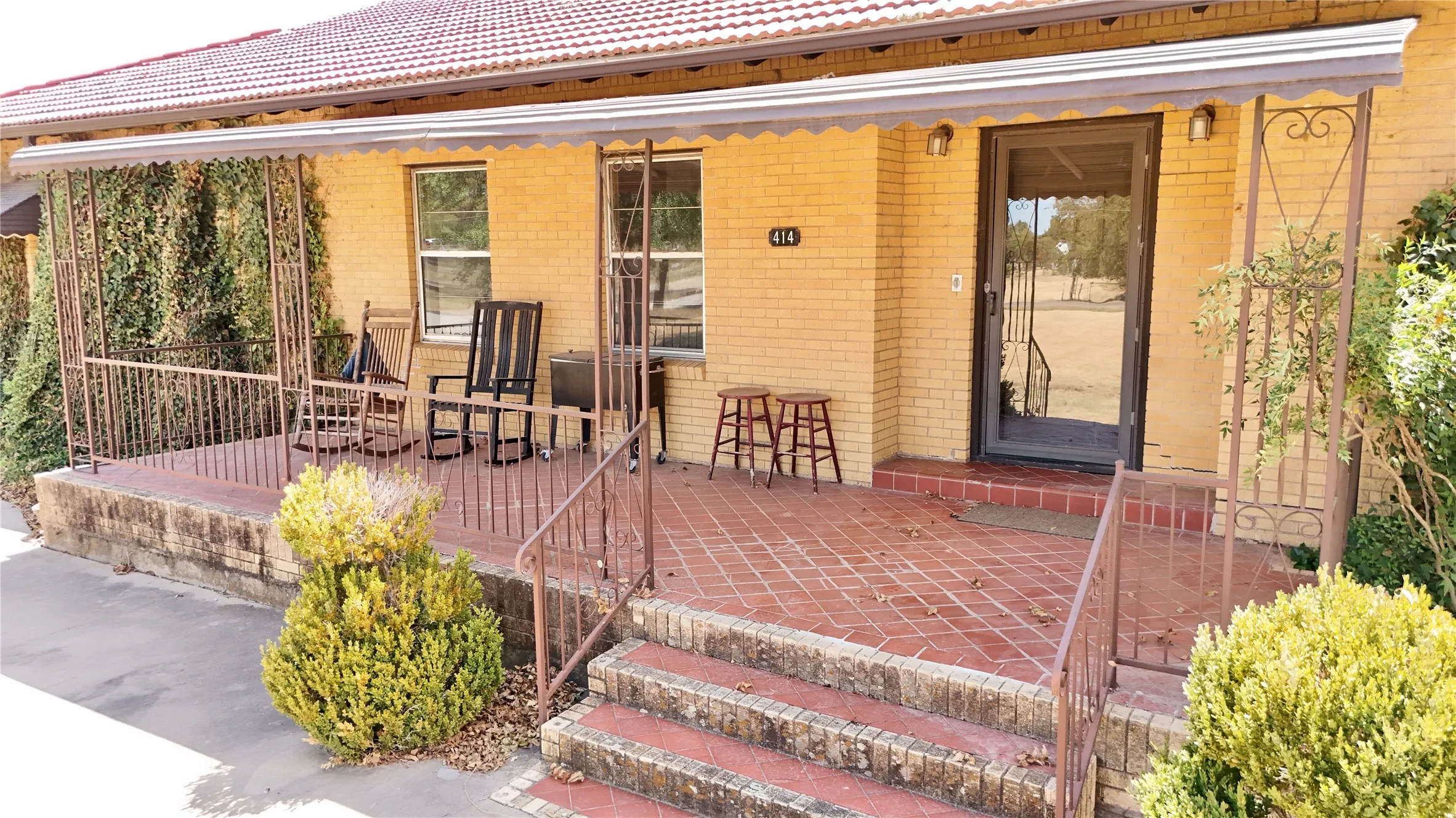 Farm For Sale in Palo Pinto County , 414 E Walnut Street, Strawn, Texas 76475, 4 Bedroom, 2 Bathroom, 2 Garage spaces, 2,950 Sqft, built in 1955, mls#21380640, Real Estate Agent in Strawn, Homes For Sale in Palo Pinto county, Homes For Sale in Strawn, Realtor in Strawn Texas, Real Estate Brokerage Independent Realty Texas, Luminita Cordes Realtor