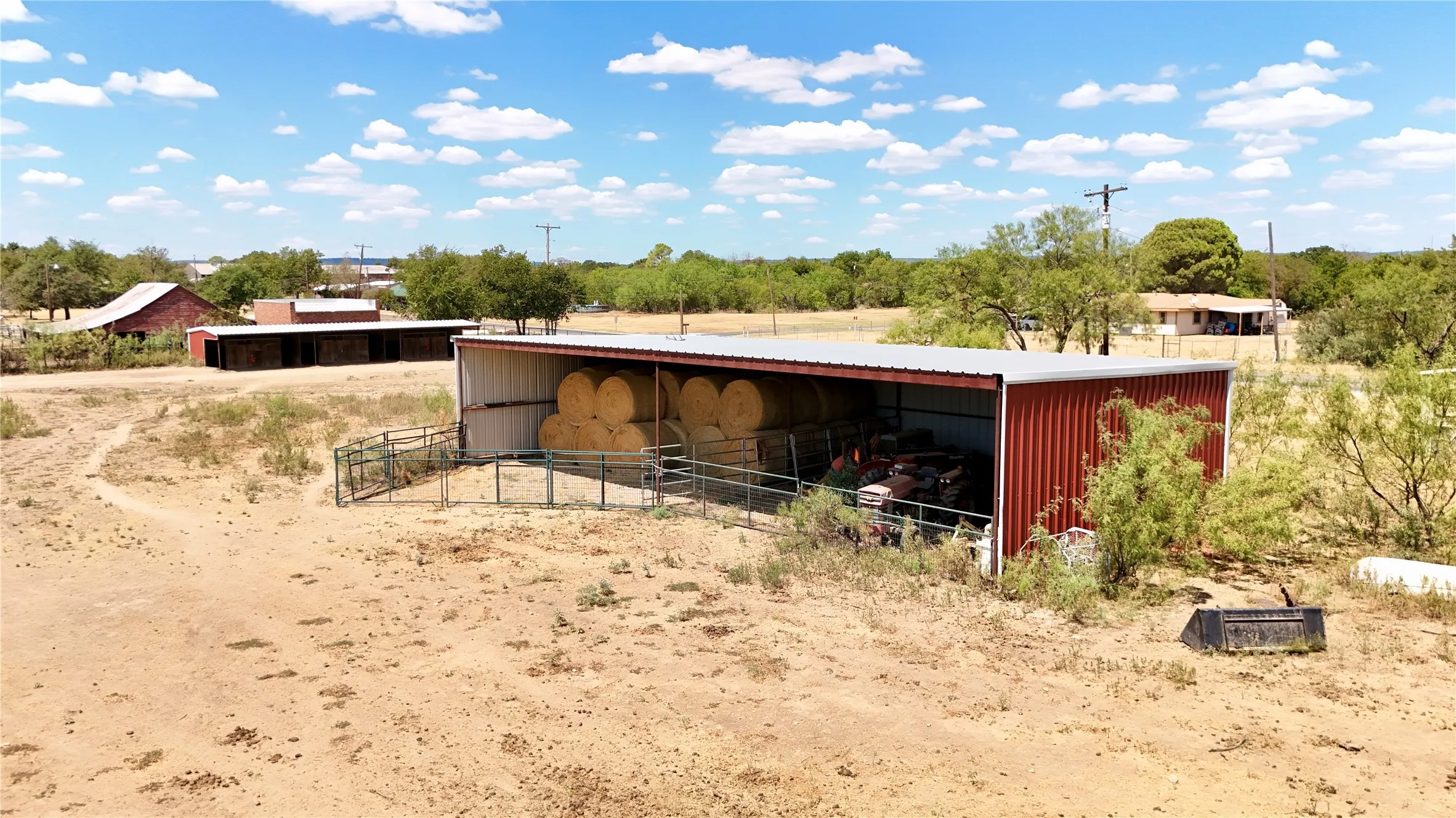 Farm For Sale in Palo Pinto County , 414 E Walnut Street, Strawn, Texas 76475, 4 Bedroom, 2 Bathroom, 2 Garage spaces, 2,950 Sqft, built in 1955, mls#21380640, Real Estate Agent in Strawn, Homes For Sale in Palo Pinto county, Homes For Sale in Strawn, Realtor in Strawn Texas, Real Estate Brokerage Independent Realty Texas, Luminita Cordes Realtor