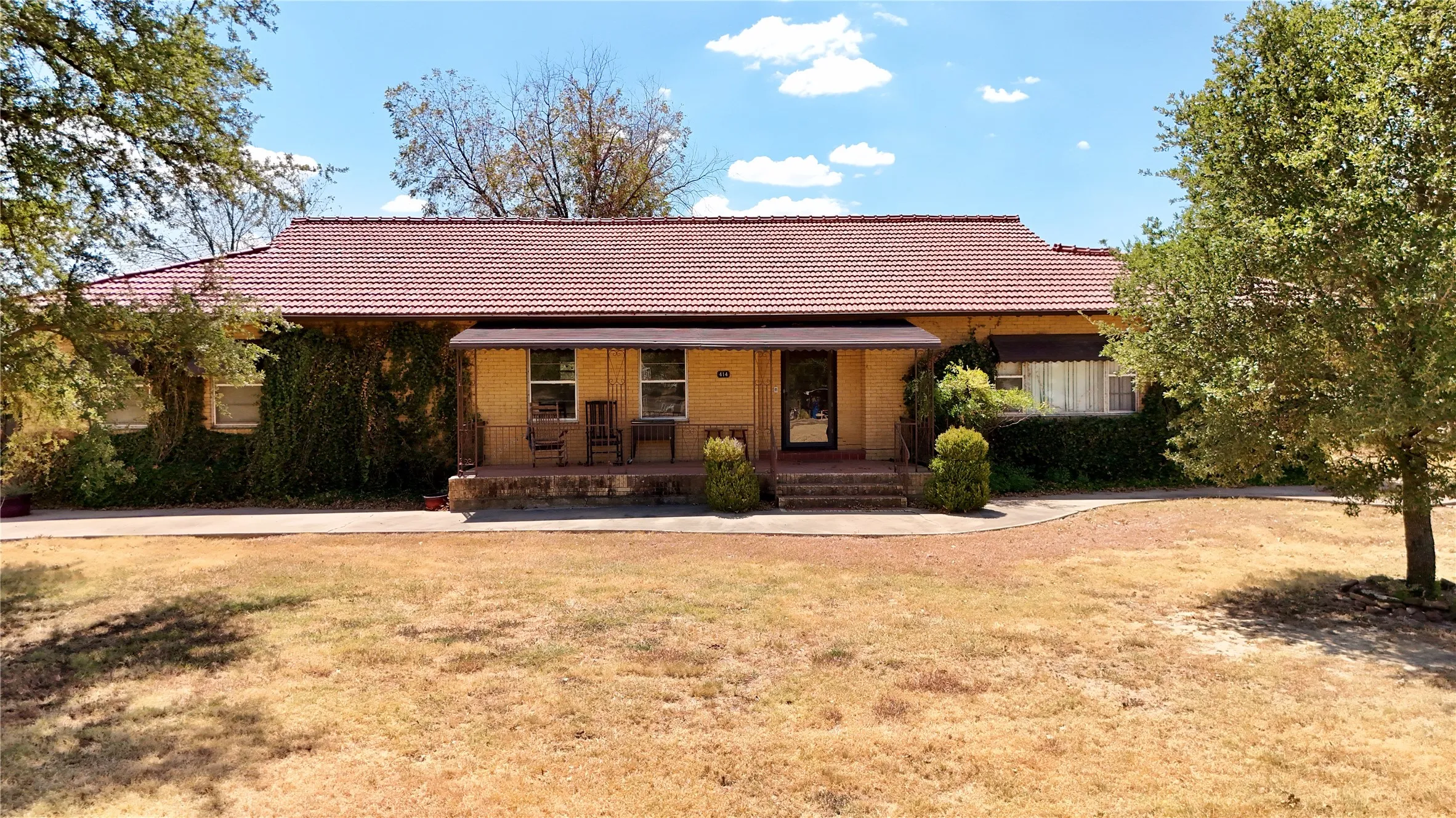 Farm For Sale in Palo Pinto County , 414 E Walnut Street, Strawn, Texas 76475, 4 Bedroom, 2 Bathroom, 2 Garage spaces, 2,950 Sqft, built in 1955, mls#21380640, Real Estate Agent in Strawn, Homes For Sale in Palo Pinto county, Homes For Sale in Strawn, Realtor in Strawn Texas, Real Estate Brokerage Independent Realty Texas, Luminita Cordes Realtor