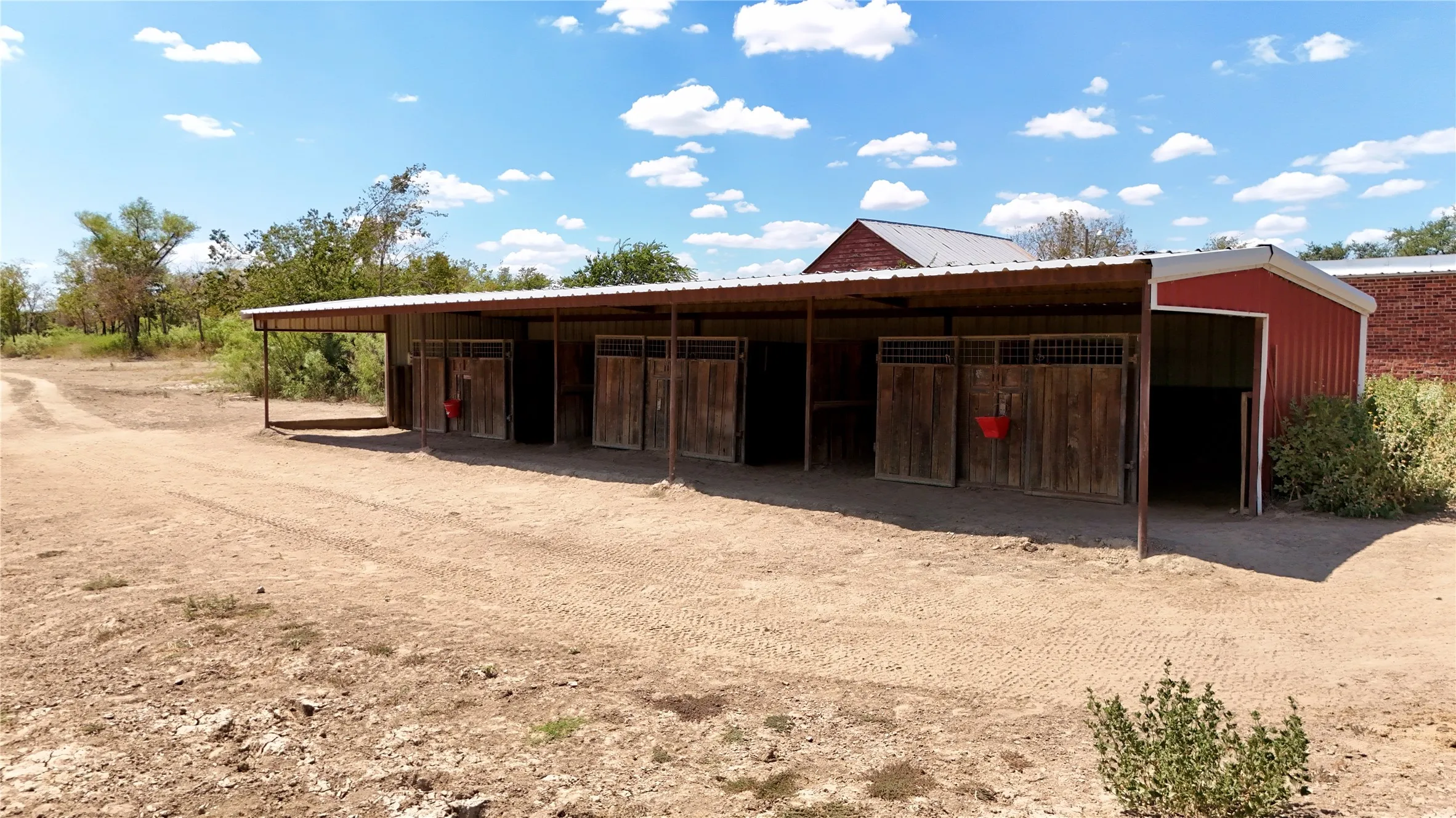 Farm For Sale in Palo Pinto County , 414 E Walnut Street, Strawn, Texas 76475, 4 Bedroom, 2 Bathroom, 2 Garage spaces, 2,950 Sqft, built in 1955, mls#21380640, Real Estate Agent in Strawn, Homes For Sale in Palo Pinto county, Homes For Sale in Strawn, Realtor in Strawn Texas, Real Estate Brokerage Independent Realty Texas, Luminita Cordes Realtor