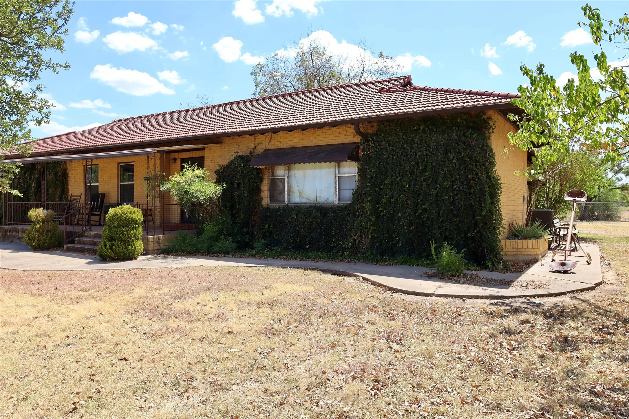 Farm For Sale in Palo Pinto County , 414 E Walnut Street, Strawn, Texas 76475, 4 Bedroom, 2 Bathroom, 2 Garage spaces, 2,950 Sqft, built in 1955, mls#21380640, Real Estate Agent in Strawn, Homes For Sale in Palo Pinto county, Homes For Sale in Strawn, Realtor in Strawn Texas, Real Estate Brokerage Independent Realty Texas, Luminita Cordes Realtor