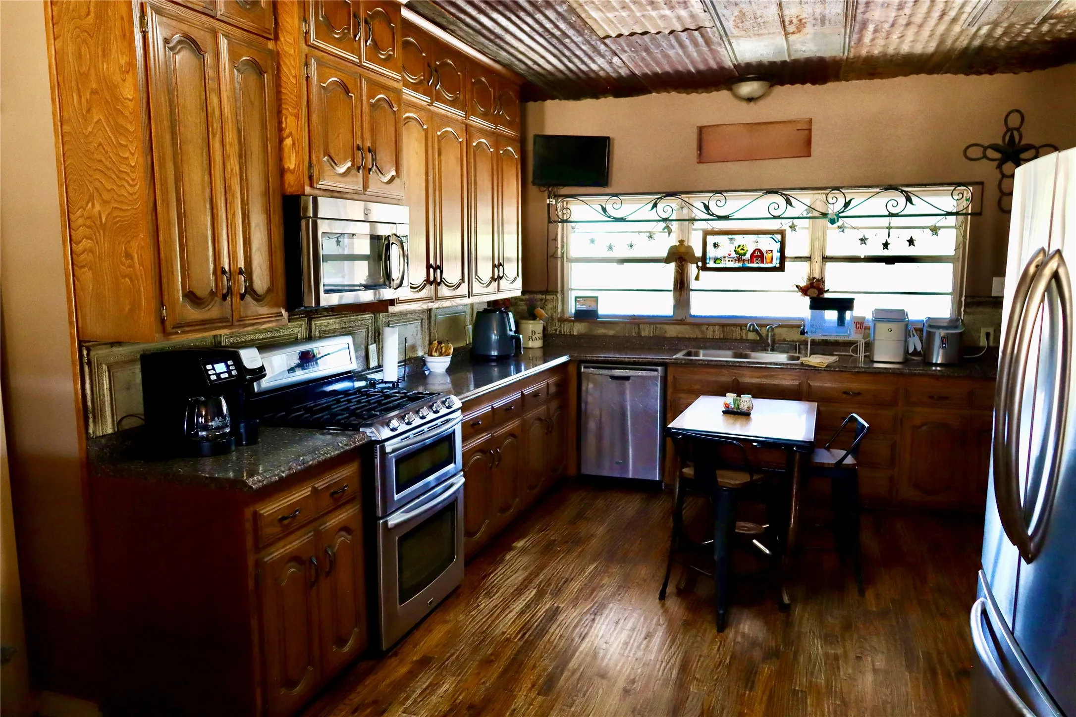 Farm For Sale in Palo Pinto County , 414 E Walnut Street, Strawn, Texas 76475, 4 Bedroom, 2 Bathroom, 2 Garage spaces, 2,950 Sqft, built in 1955, mls#21380640, Real Estate Agent in Strawn, Homes For Sale in Palo Pinto county, Homes For Sale in Strawn, Realtor in Strawn Texas, Real Estate Brokerage Independent Realty Texas, Luminita Cordes Realtor