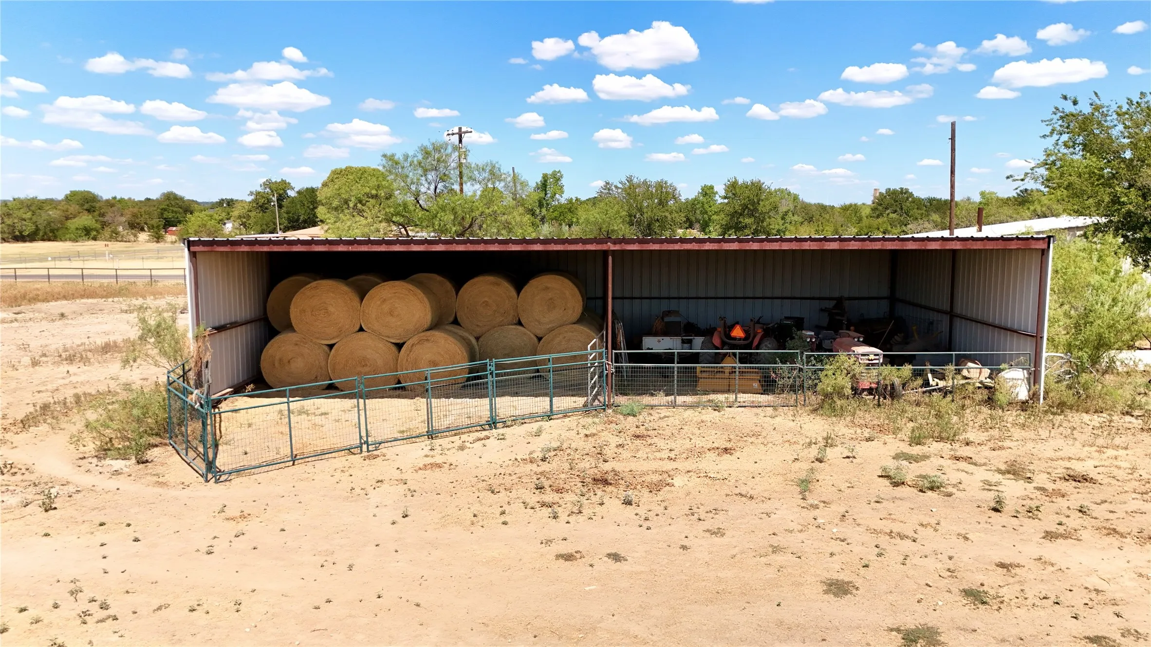 Farm For Sale in Palo Pinto County , 414 E Walnut Street, Strawn, Texas 76475, 4 Bedroom, 2 Bathroom, 2 Garage spaces, 2,950 Sqft, built in 1955, mls#21380640, Real Estate Agent in Strawn, Homes For Sale in Palo Pinto county, Homes For Sale in Strawn, Realtor in Strawn Texas, Real Estate Brokerage Independent Realty Texas, Luminita Cordes Realtor