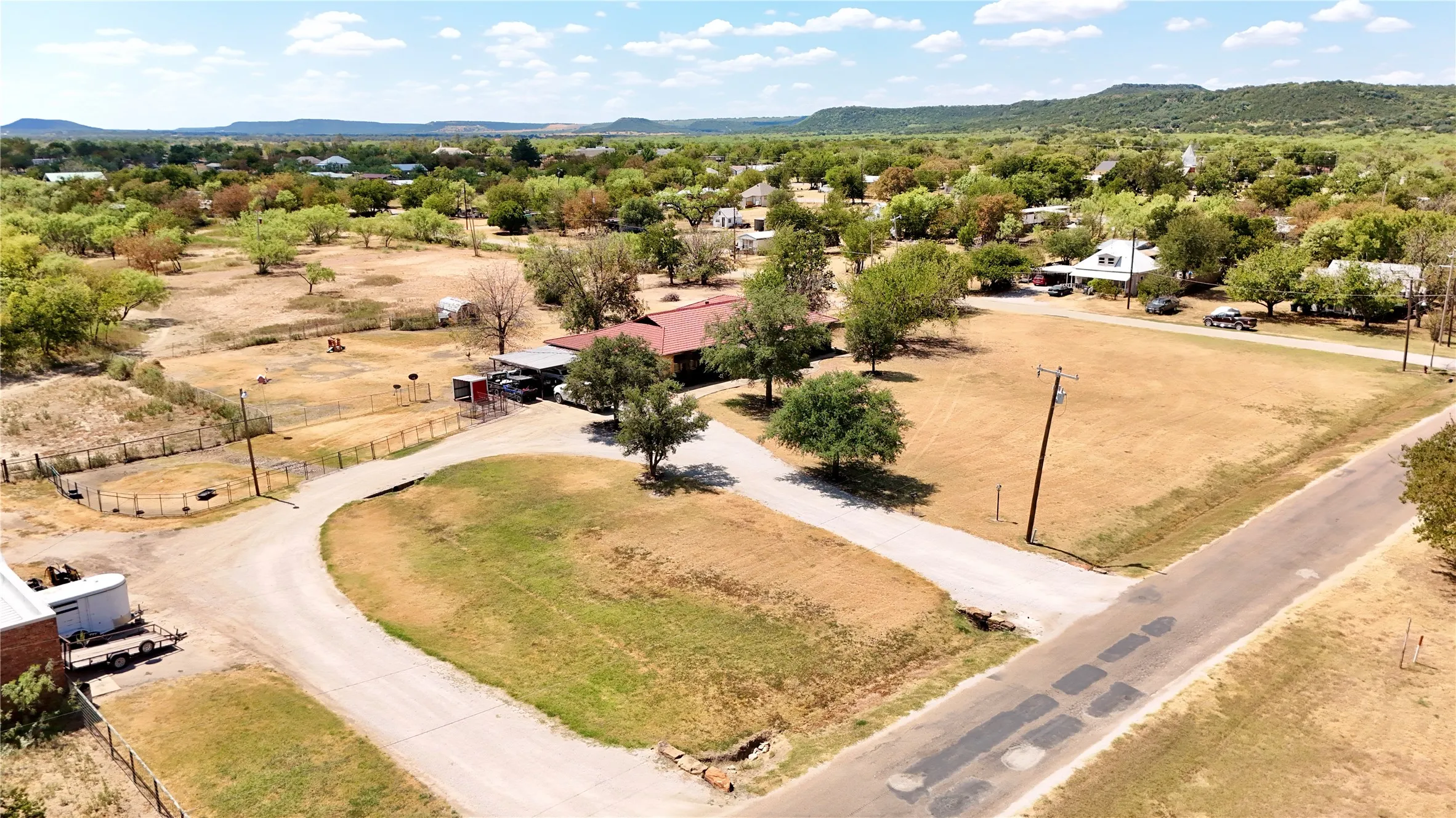 Farm For Sale in Palo Pinto County , 414 E Walnut Street, Strawn, Texas 76475, 4 Bedroom, 2 Bathroom, 2 Garage spaces, 2,950 Sqft, built in 1955, mls#21380640, Real Estate Agent in Strawn, Homes For Sale in Palo Pinto county, Homes For Sale in Strawn, Realtor in Strawn Texas, Real Estate Brokerage Independent Realty Texas, Luminita Cordes Realtor