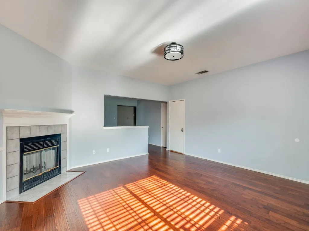 Single Family Residence For Rent in Tarrant County , 5520 Creekridge Drive, Arlington, Texas 76018, 3 Bedroom, 2 Bathroom, 2 Garage spaces, 1,328 Sqft, built in 1994, mls#21382253, Real Estate Agent in Arlington, Homes For Rent in Tarrant county, Homes For Rent in Arlington, Realtor in Arlington Texas, Real Estate Brokerage Independent Realty Texas, Luminita Cordes Realtor