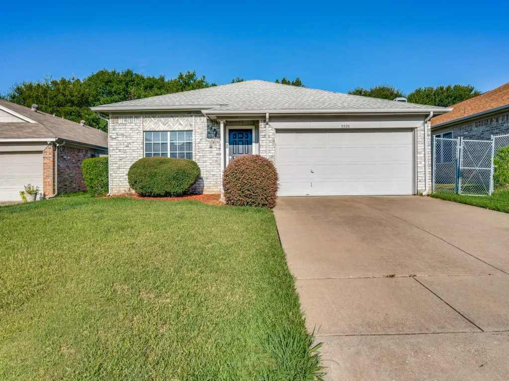 Single Family Residence For Rent in Tarrant County , 5520 Creekridge Drive, Arlington, Texas 76018, 3 Bedroom, 2 Bathroom, 2 Garage spaces, 1,328 Sqft, built in 1994, mls#21382253, Real Estate Agent in Arlington, Homes For Rent in Tarrant county, Homes For Rent in Arlington, Realtor in Arlington Texas, Real Estate Brokerage Independent Realty Texas, Luminita Cordes Realtor