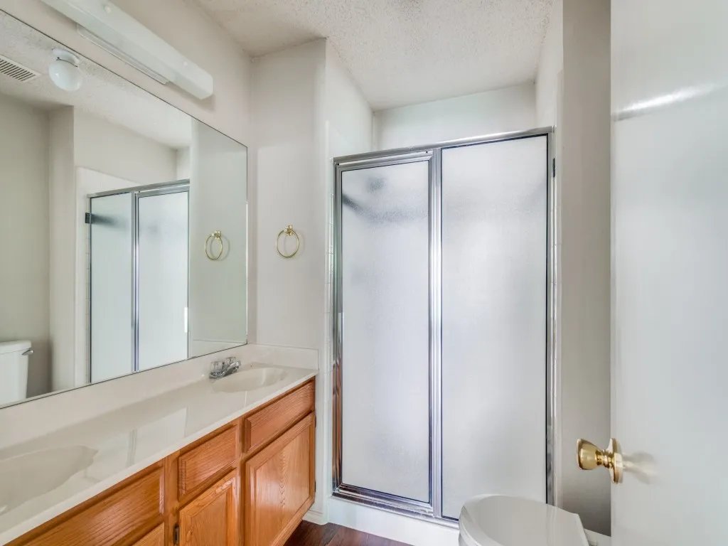 Single Family Residence For Rent in Tarrant County , 5520 Creekridge Drive, Arlington, Texas 76018, 3 Bedroom, 2 Bathroom, 2 Garage spaces, 1,328 Sqft, built in 1994, mls#21382253, Real Estate Agent in Arlington, Homes For Rent in Tarrant county, Homes For Rent in Arlington, Realtor in Arlington Texas, Real Estate Brokerage Independent Realty Texas, Luminita Cordes Realtor