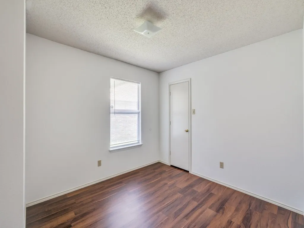 Single Family Residence For Rent in Tarrant County , 5520 Creekridge Drive, Arlington, Texas 76018, 3 Bedroom, 2 Bathroom, 2 Garage spaces, 1,328 Sqft, built in 1994, mls#21382253, Real Estate Agent in Arlington, Homes For Rent in Tarrant county, Homes For Rent in Arlington, Realtor in Arlington Texas, Real Estate Brokerage Independent Realty Texas, Luminita Cordes Realtor