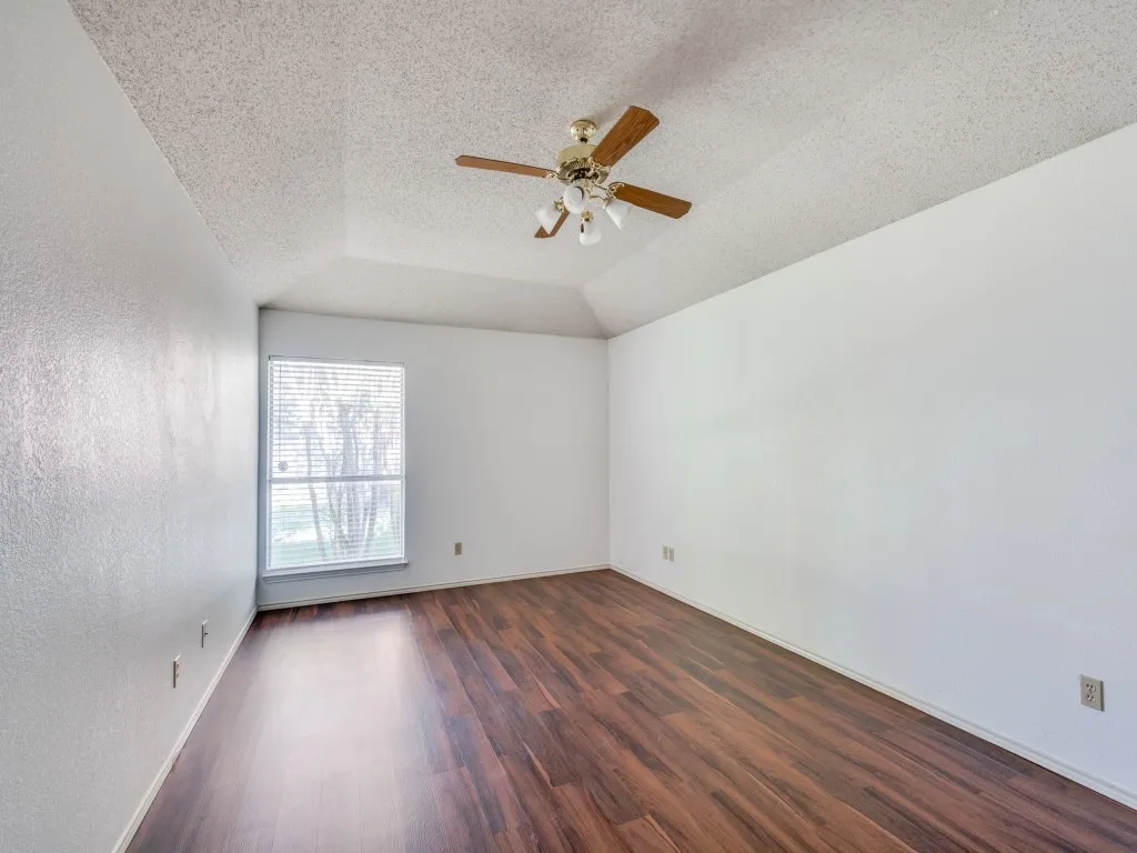 Single Family Residence For Rent in Tarrant County , 5520 Creekridge Drive, Arlington, Texas 76018, 3 Bedroom, 2 Bathroom, 2 Garage spaces, 1,328 Sqft, built in 1994, mls#21382253, Real Estate Agent in Arlington, Homes For Rent in Tarrant county, Homes For Rent in Arlington, Realtor in Arlington Texas, Real Estate Brokerage Independent Realty Texas, Luminita Cordes Realtor