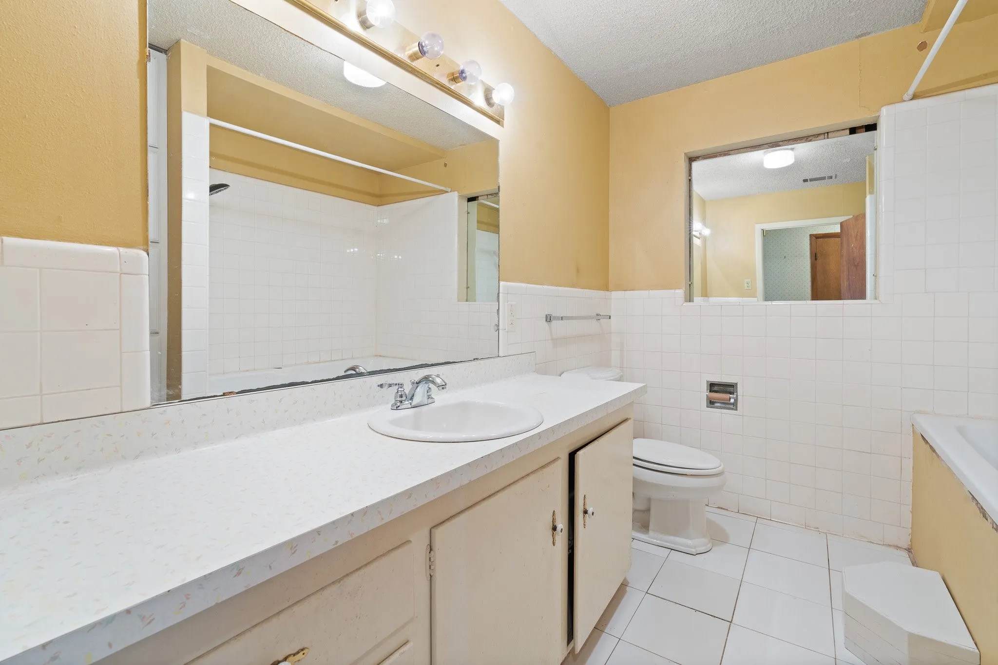 Single Family Residence For Sale in Johnson County , 1944 County Road 401, Alvarado, Texas 76009, 3 Bedroom, 3 Bathroom, 2 Garage spaces, 3,060 Sqft, built in 0, mls#21382481, Real Estate Agent in Alvarado, Homes For Sale in Johnson county, Homes For Sale in Alvarado, Realtor in Alvarado Texas, Real Estate Brokerage Independent Realty Texas, Luminita Cordes Realtor