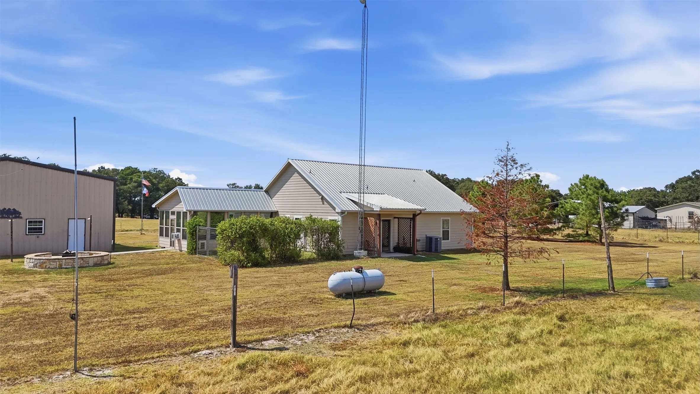 Single Family Residence For Sale in Hopkins County , 2109 County Road 1185, Sulphur Springs, Texas 75482, 2 Bedroom, 2 Bathroom, 2 Garage spaces, 1,400 Sqft, built in 2016, mls#21382182, Real Estate Agent in Sulphur Springs, Homes For Sale in Hopkins county, Homes For Sale in Sulphur Springs, Realtor in Sulphur Springs Texas, Real Estate Brokerage Independent Realty Texas, Luminita Cordes Realtor