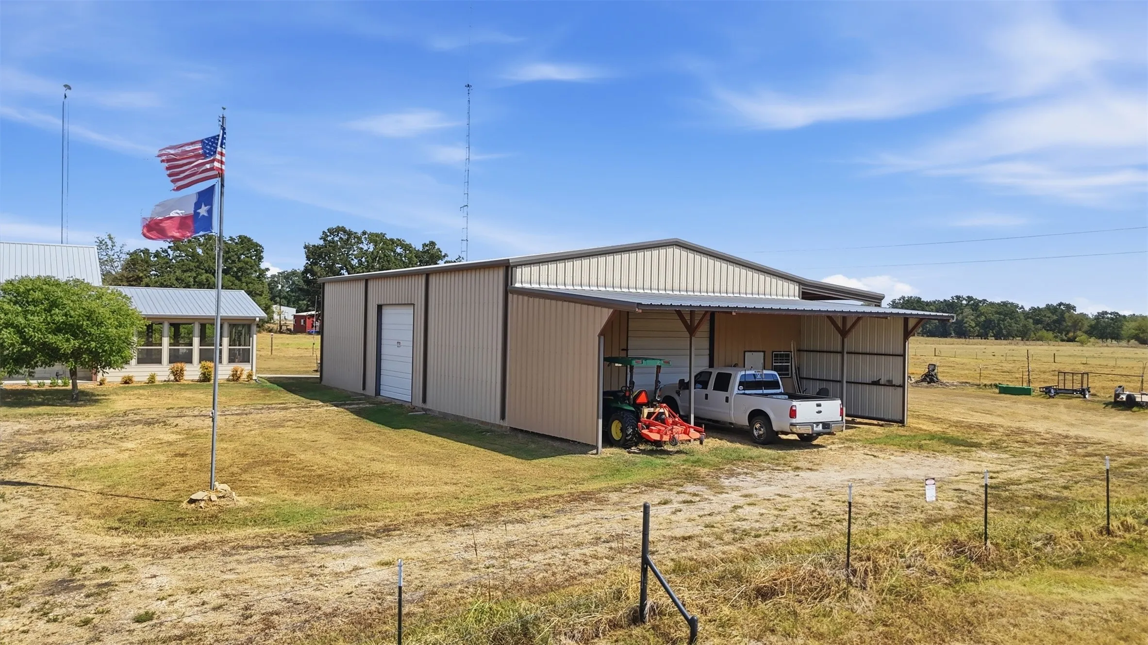Single Family Residence For Sale in Hopkins County , 2109 County Road 1185, Sulphur Springs, Texas 75482, 2 Bedroom, 2 Bathroom, 2 Garage spaces, 1,400 Sqft, built in 2016, mls#21382182, Real Estate Agent in Sulphur Springs, Homes For Sale in Hopkins county, Homes For Sale in Sulphur Springs, Realtor in Sulphur Springs Texas, Real Estate Brokerage Independent Realty Texas, Luminita Cordes Realtor