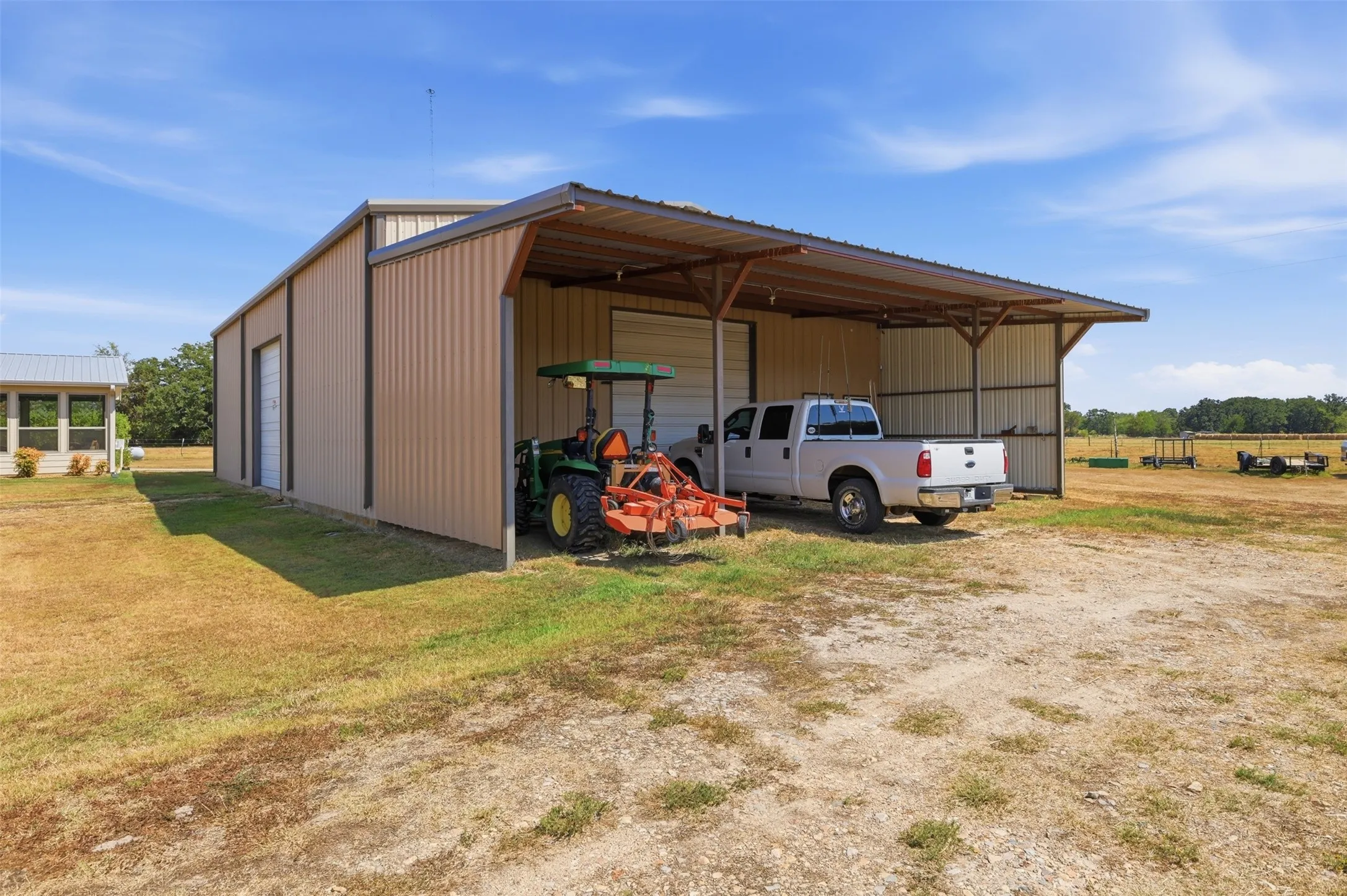 Single Family Residence For Sale in Hopkins County , 2109 County Road 1185, Sulphur Springs, Texas 75482, 2 Bedroom, 2 Bathroom, 2 Garage spaces, 1,400 Sqft, built in 2016, mls#21382182, Real Estate Agent in Sulphur Springs, Homes For Sale in Hopkins county, Homes For Sale in Sulphur Springs, Realtor in Sulphur Springs Texas, Real Estate Brokerage Independent Realty Texas, Luminita Cordes Realtor