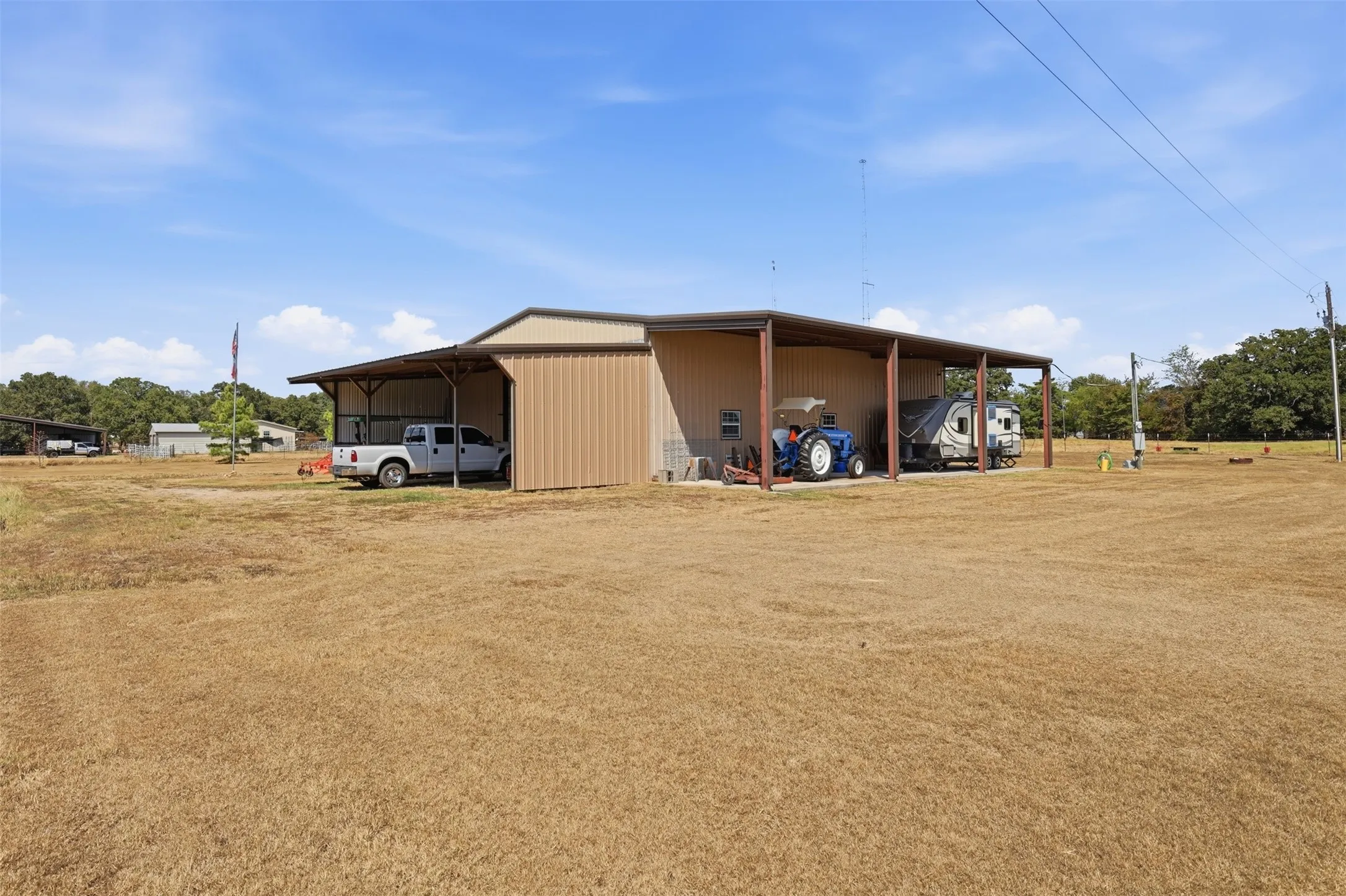 Single Family Residence For Sale in Hopkins County , 2109 County Road 1185, Sulphur Springs, Texas 75482, 2 Bedroom, 2 Bathroom, 2 Garage spaces, 1,400 Sqft, built in 2016, mls#21382182, Real Estate Agent in Sulphur Springs, Homes For Sale in Hopkins county, Homes For Sale in Sulphur Springs, Realtor in Sulphur Springs Texas, Real Estate Brokerage Independent Realty Texas, Luminita Cordes Realtor