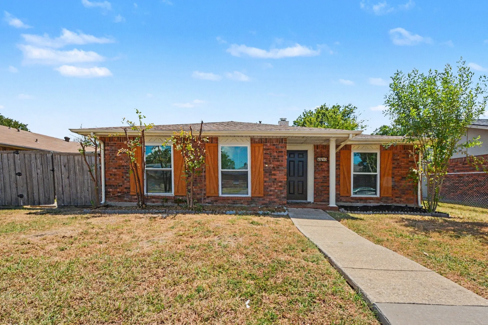 Single Family Residence For Sale in Rockwall County , 8810 Miami Drive, Rowlett, Texas 75088, 3 Bedroom, 2 Bathroom, 2 Garage spaces, 1,791 Sqft, built in 1983, mls#21375777, Real Estate Agent in Rowlett, Homes For Sale in Rockwall county, Homes For Sale in Rowlett, Realtor in Rowlett Texas, Real Estate Brokerage Independent Realty Texas, Luminita Cordes Realtor