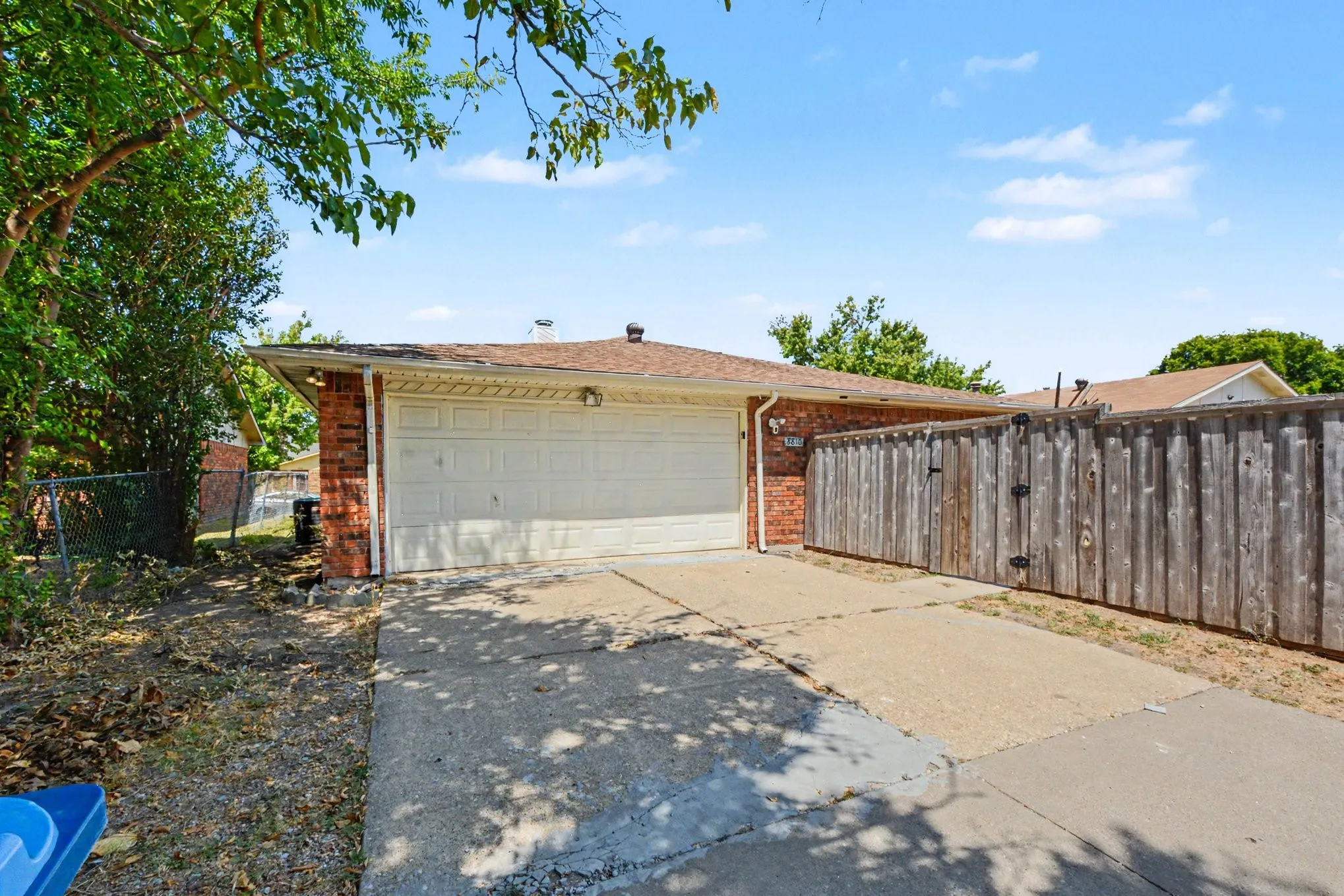 Single Family Residence For Sale in Rockwall County , 8810 Miami Drive, Rowlett, Texas 75088, 3 Bedroom, 2 Bathroom, 2 Garage spaces, 1,791 Sqft, built in 1983, mls#21375777, Real Estate Agent in Rowlett, Homes For Sale in Rockwall county, Homes For Sale in Rowlett, Realtor in Rowlett Texas, Real Estate Brokerage Independent Realty Texas, Luminita Cordes Realtor
