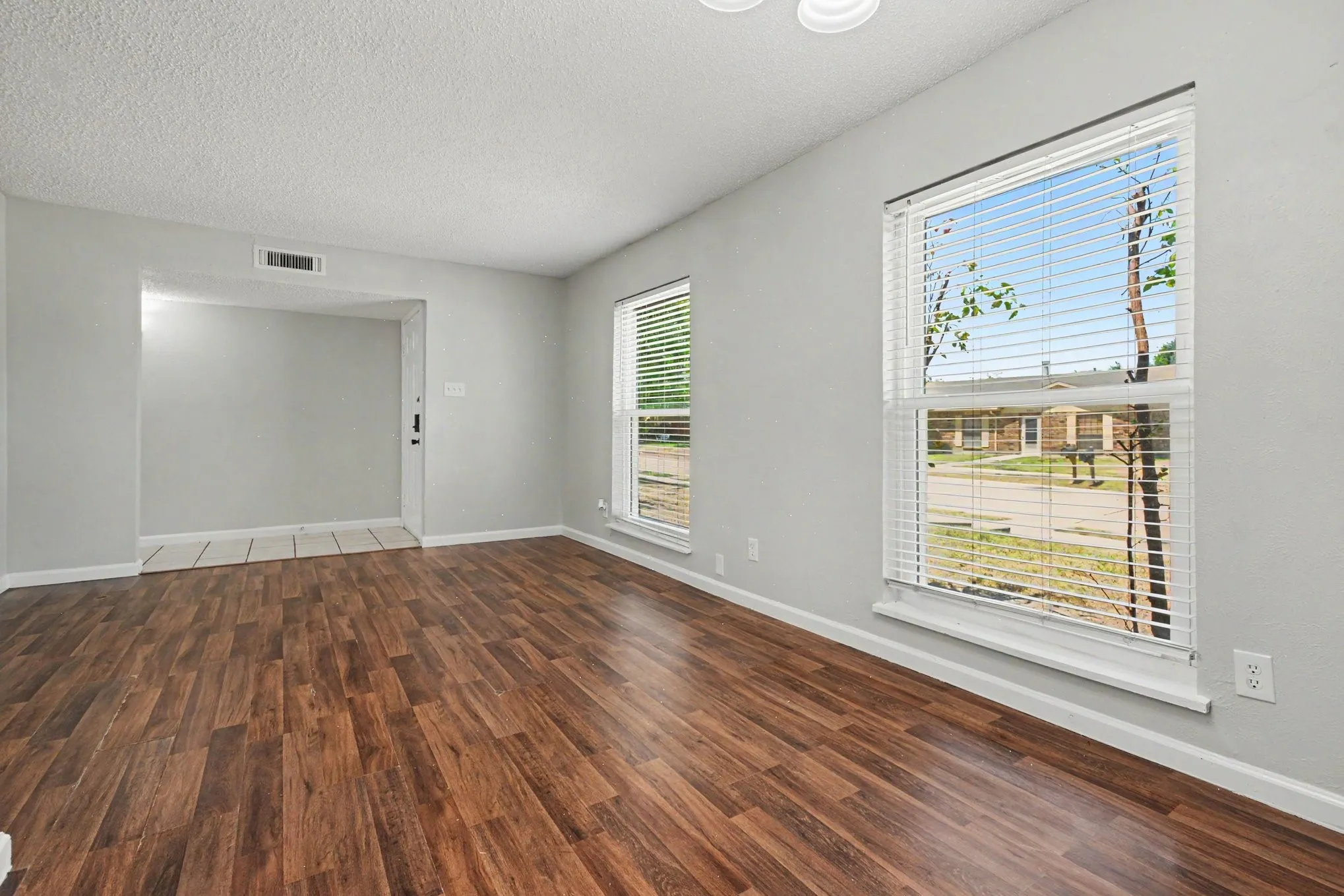 Single Family Residence For Sale in Rockwall County , 8810 Miami Drive, Rowlett, Texas 75088, 3 Bedroom, 2 Bathroom, 2 Garage spaces, 1,791 Sqft, built in 1983, mls#21375777, Real Estate Agent in Rowlett, Homes For Sale in Rockwall county, Homes For Sale in Rowlett, Realtor in Rowlett Texas, Real Estate Brokerage Independent Realty Texas, Luminita Cordes Realtor