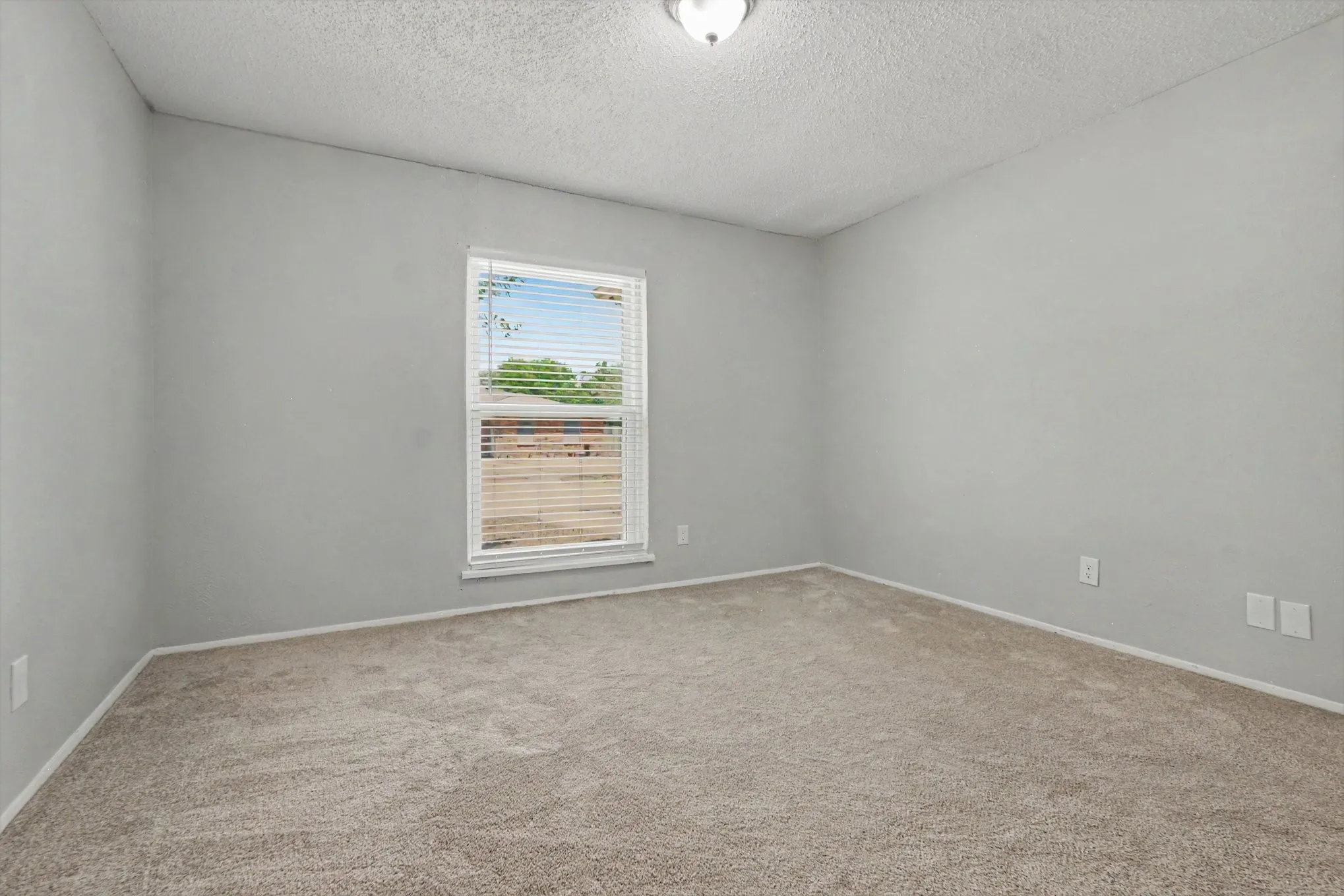 Single Family Residence For Sale in Rockwall County , 8810 Miami Drive, Rowlett, Texas 75088, 3 Bedroom, 2 Bathroom, 2 Garage spaces, 1,791 Sqft, built in 1983, mls#21375777, Real Estate Agent in Rowlett, Homes For Sale in Rockwall county, Homes For Sale in Rowlett, Realtor in Rowlett Texas, Real Estate Brokerage Independent Realty Texas, Luminita Cordes Realtor