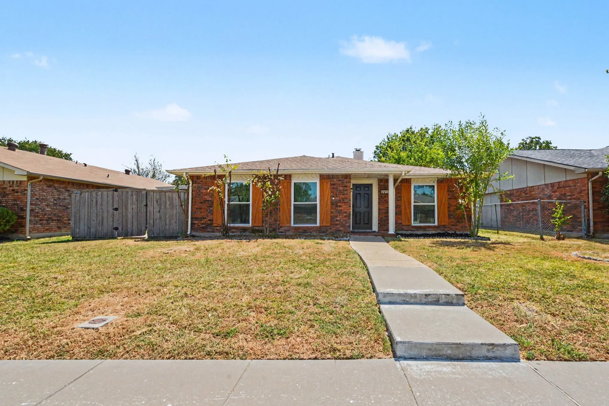 Single Family Residence For Sale in Rockwall County , 8810 Miami Drive, Rowlett, Texas 75088, 3 Bedroom, 2 Bathroom, 2 Garage spaces, 1,791 Sqft, built in 1983, mls#21375777, Real Estate Agent in Rowlett, Homes For Sale in Rockwall county, Homes For Sale in Rowlett, Realtor in Rowlett Texas, Real Estate Brokerage Independent Realty Texas, Luminita Cordes Realtor