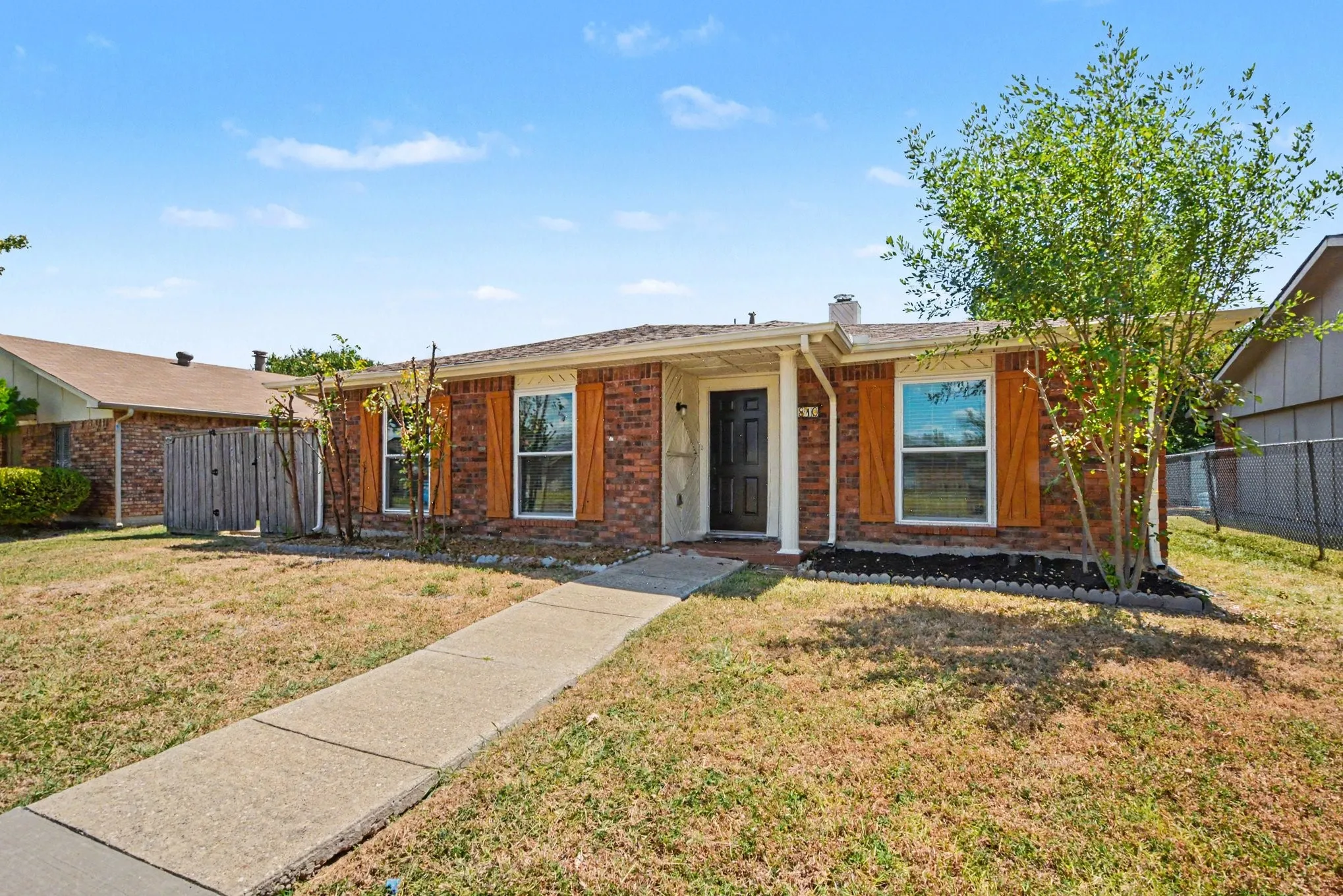 Single Family Residence For Sale in Rockwall County , 8810 Miami Drive, Rowlett, Texas 75088, 3 Bedroom, 2 Bathroom, 2 Garage spaces, 1,791 Sqft, built in 1983, mls#21375777, Real Estate Agent in Rowlett, Homes For Sale in Rockwall county, Homes For Sale in Rowlett, Realtor in Rowlett Texas, Real Estate Brokerage Independent Realty Texas, Luminita Cordes Realtor