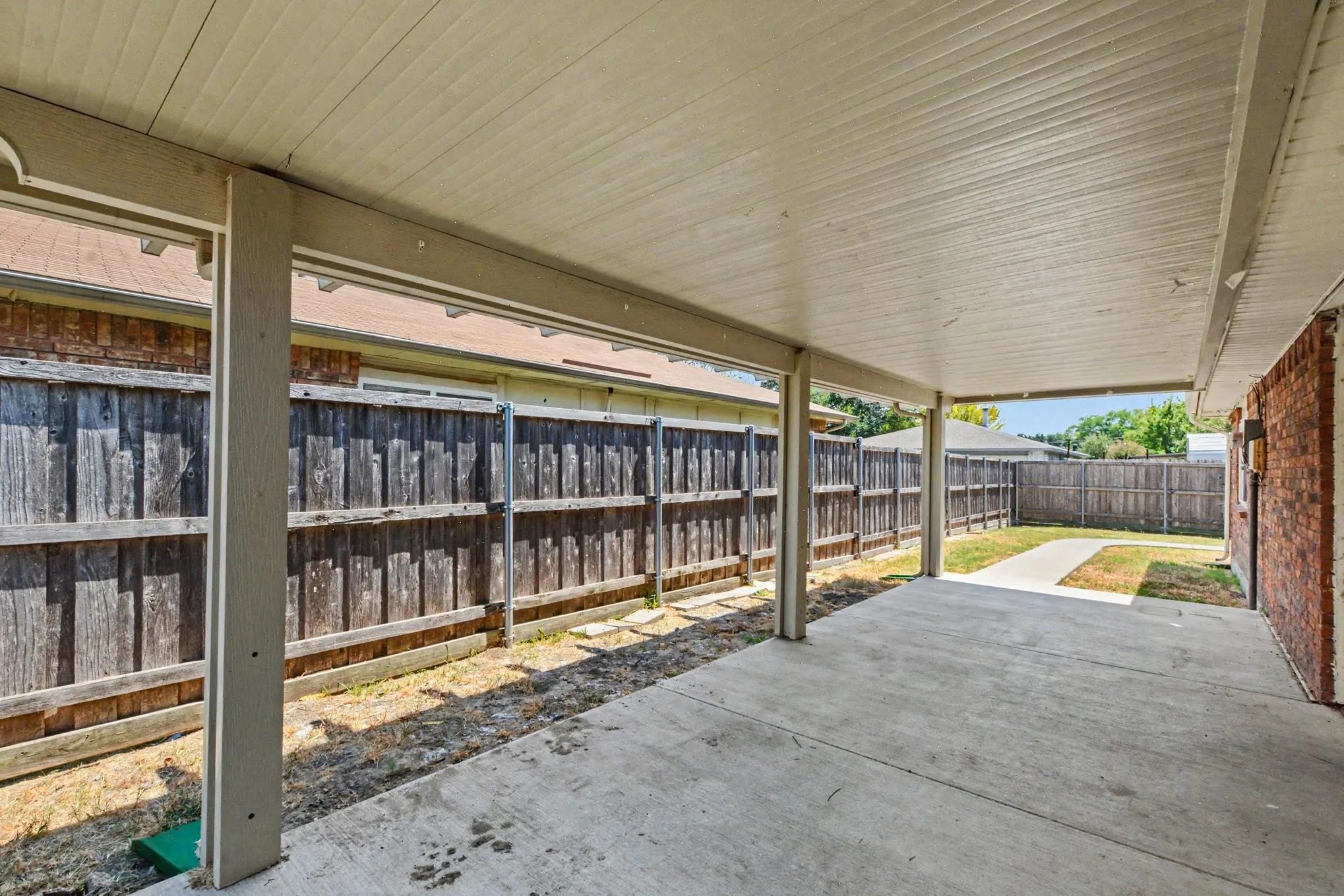 Single Family Residence For Sale in Rockwall County , 8810 Miami Drive, Rowlett, Texas 75088, 3 Bedroom, 2 Bathroom, 2 Garage spaces, 1,791 Sqft, built in 1983, mls#21375777, Real Estate Agent in Rowlett, Homes For Sale in Rockwall county, Homes For Sale in Rowlett, Realtor in Rowlett Texas, Real Estate Brokerage Independent Realty Texas, Luminita Cordes Realtor