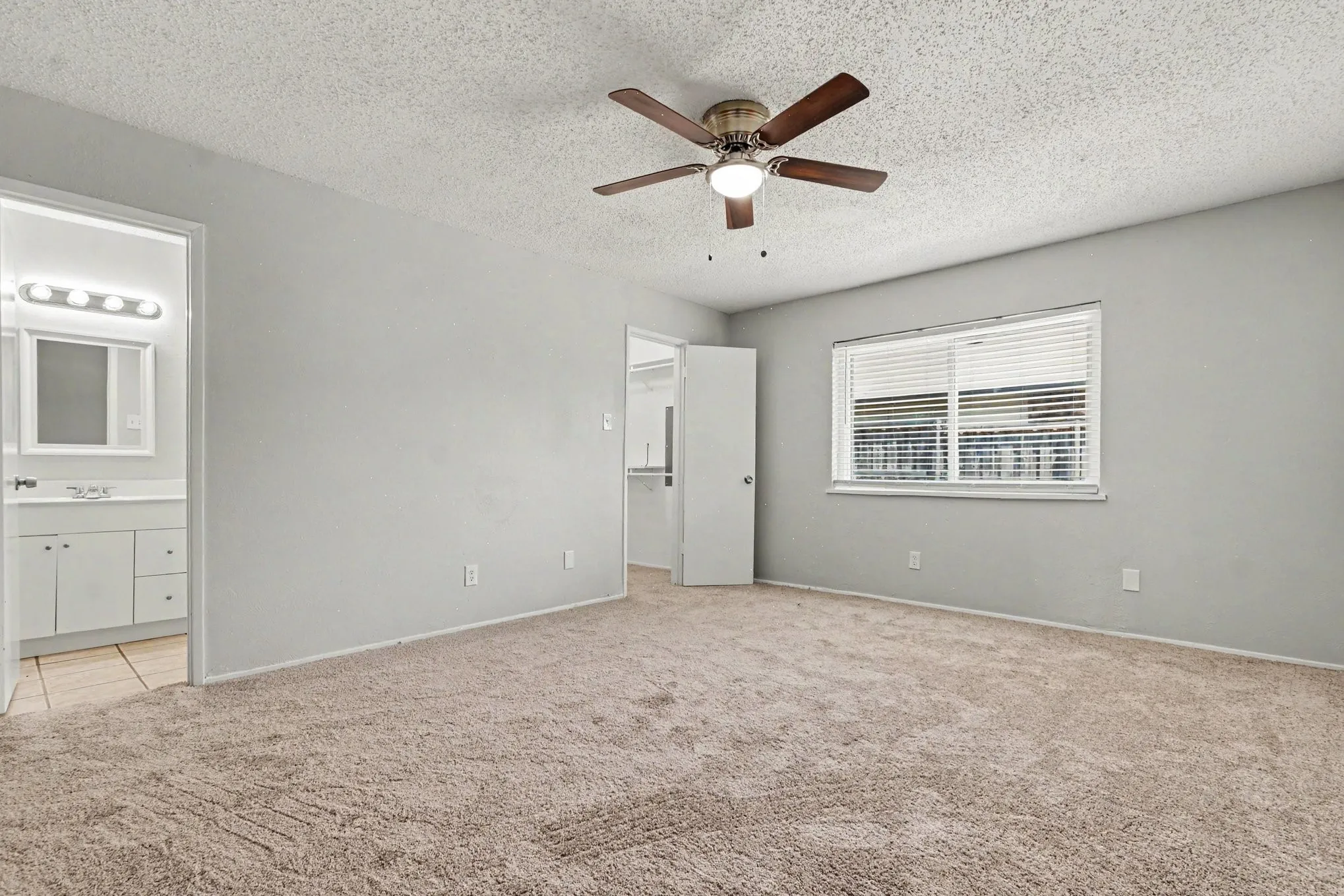 Single Family Residence For Sale in Rockwall County , 8810 Miami Drive, Rowlett, Texas 75088, 3 Bedroom, 2 Bathroom, 2 Garage spaces, 1,791 Sqft, built in 1983, mls#21375777, Real Estate Agent in Rowlett, Homes For Sale in Rockwall county, Homes For Sale in Rowlett, Realtor in Rowlett Texas, Real Estate Brokerage Independent Realty Texas, Luminita Cordes Realtor