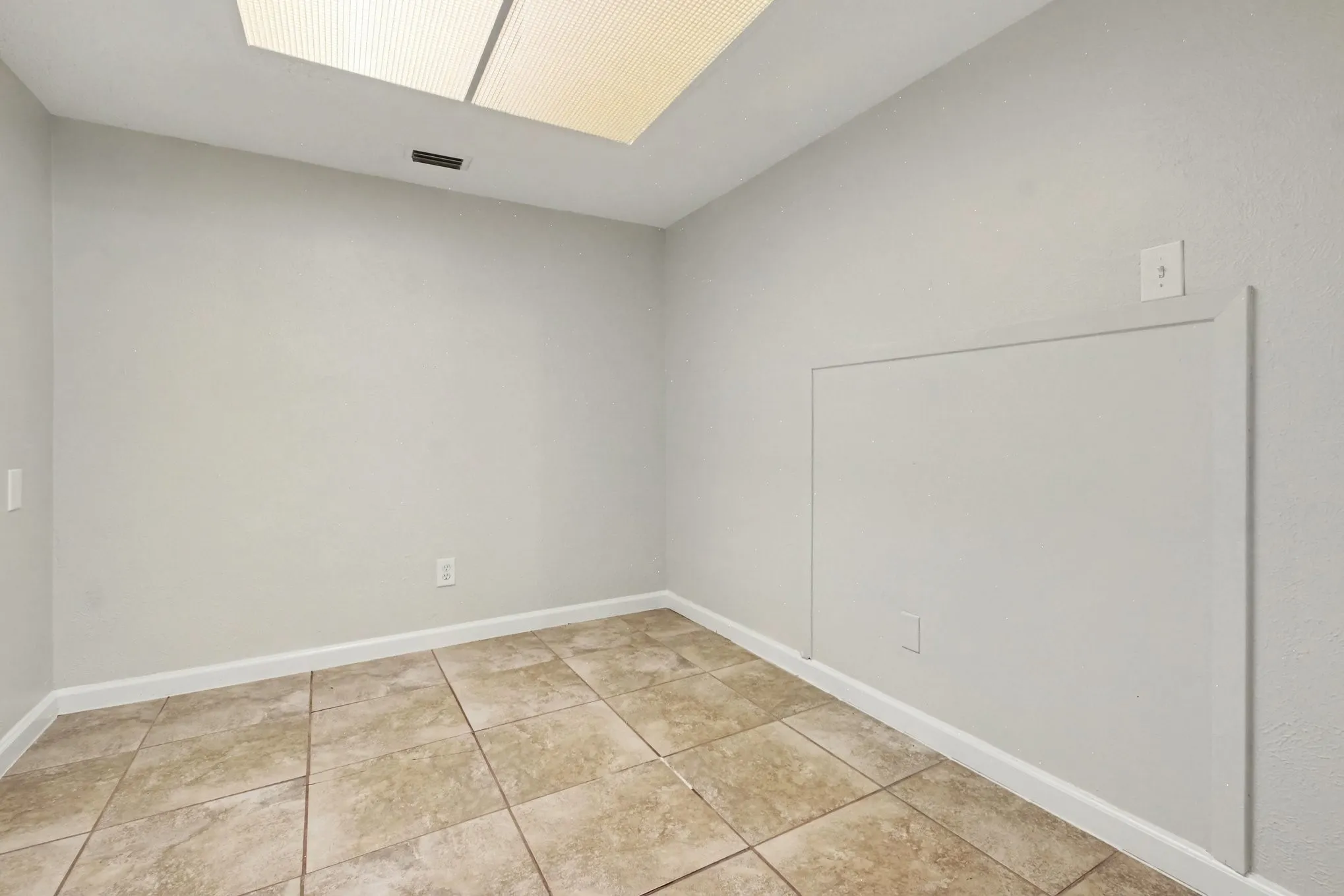 Single Family Residence For Sale in Rockwall County , 8810 Miami Drive, Rowlett, Texas 75088, 3 Bedroom, 2 Bathroom, 2 Garage spaces, 1,791 Sqft, built in 1983, mls#21375777, Real Estate Agent in Rowlett, Homes For Sale in Rockwall county, Homes For Sale in Rowlett, Realtor in Rowlett Texas, Real Estate Brokerage Independent Realty Texas, Luminita Cordes Realtor