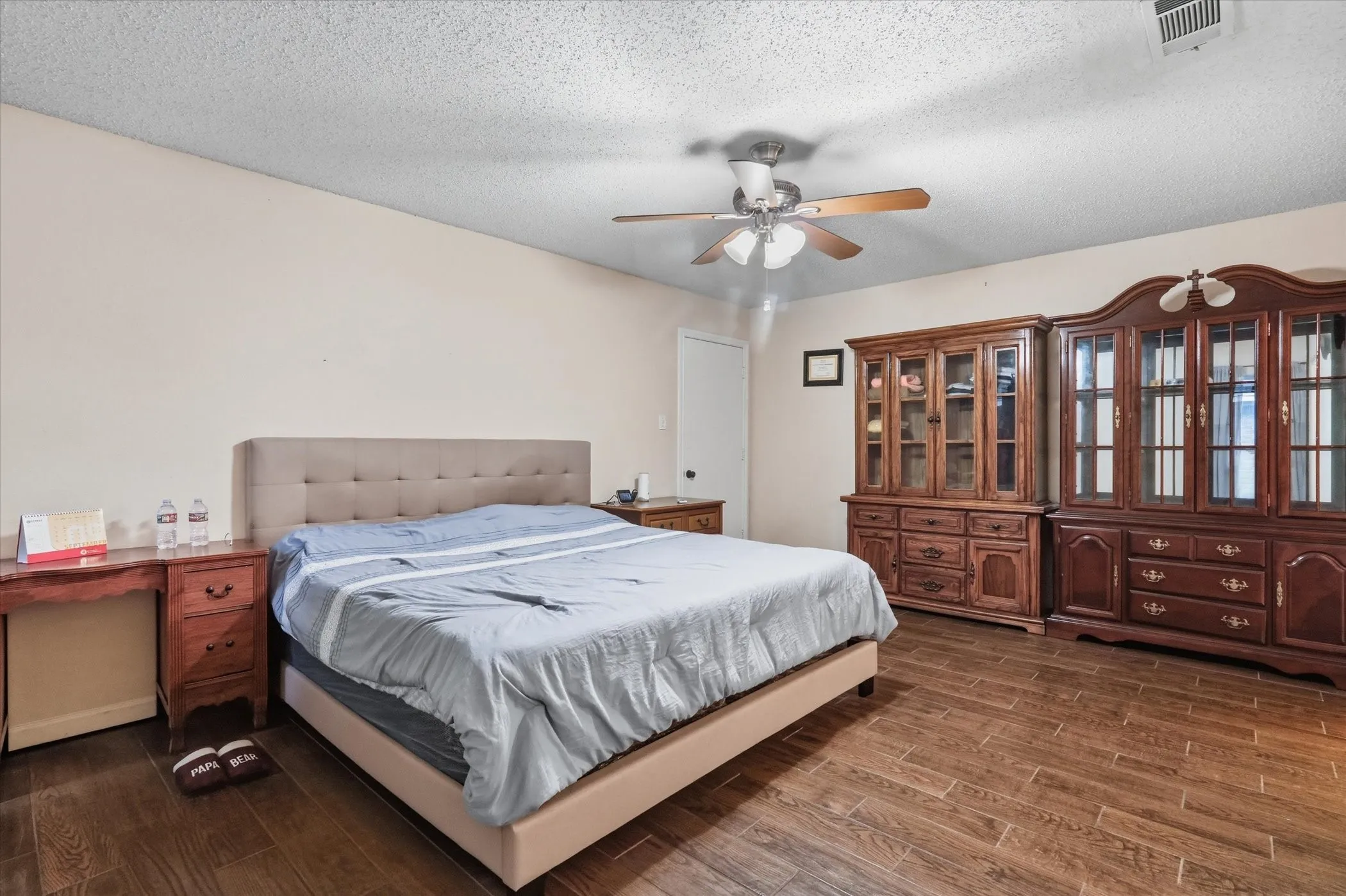 Single Family Residence For Sale in Dallas County , 2102 Glenbrook Meadows Drive, Garland, Texas 75040, 3 Bedroom, 2 Bathroom, 2 Garage spaces, 1,840 Sqft, built in 1977, mls#21382499, Real Estate Agent in Garland, Homes For Sale in Dallas county, Homes For Sale in Garland, Realtor in Garland Texas, Real Estate Brokerage Independent Realty Texas, Luminita Cordes Realtor