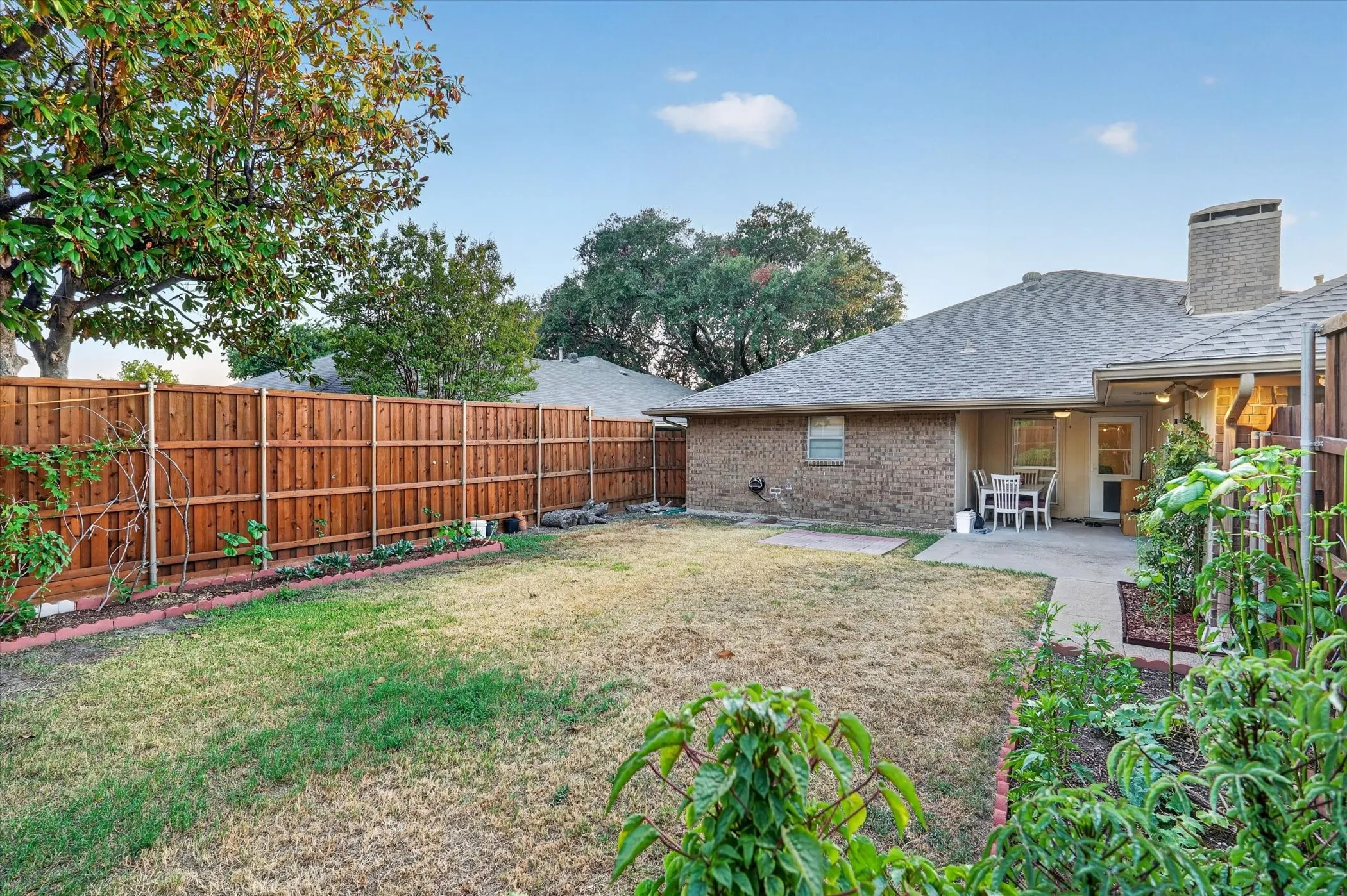Single Family Residence For Sale in Dallas County , 2102 Glenbrook Meadows Drive, Garland, Texas 75040, 3 Bedroom, 2 Bathroom, 2 Garage spaces, 1,840 Sqft, built in 1977, mls#21382499, Real Estate Agent in Garland, Homes For Sale in Dallas county, Homes For Sale in Garland, Realtor in Garland Texas, Real Estate Brokerage Independent Realty Texas, Luminita Cordes Realtor