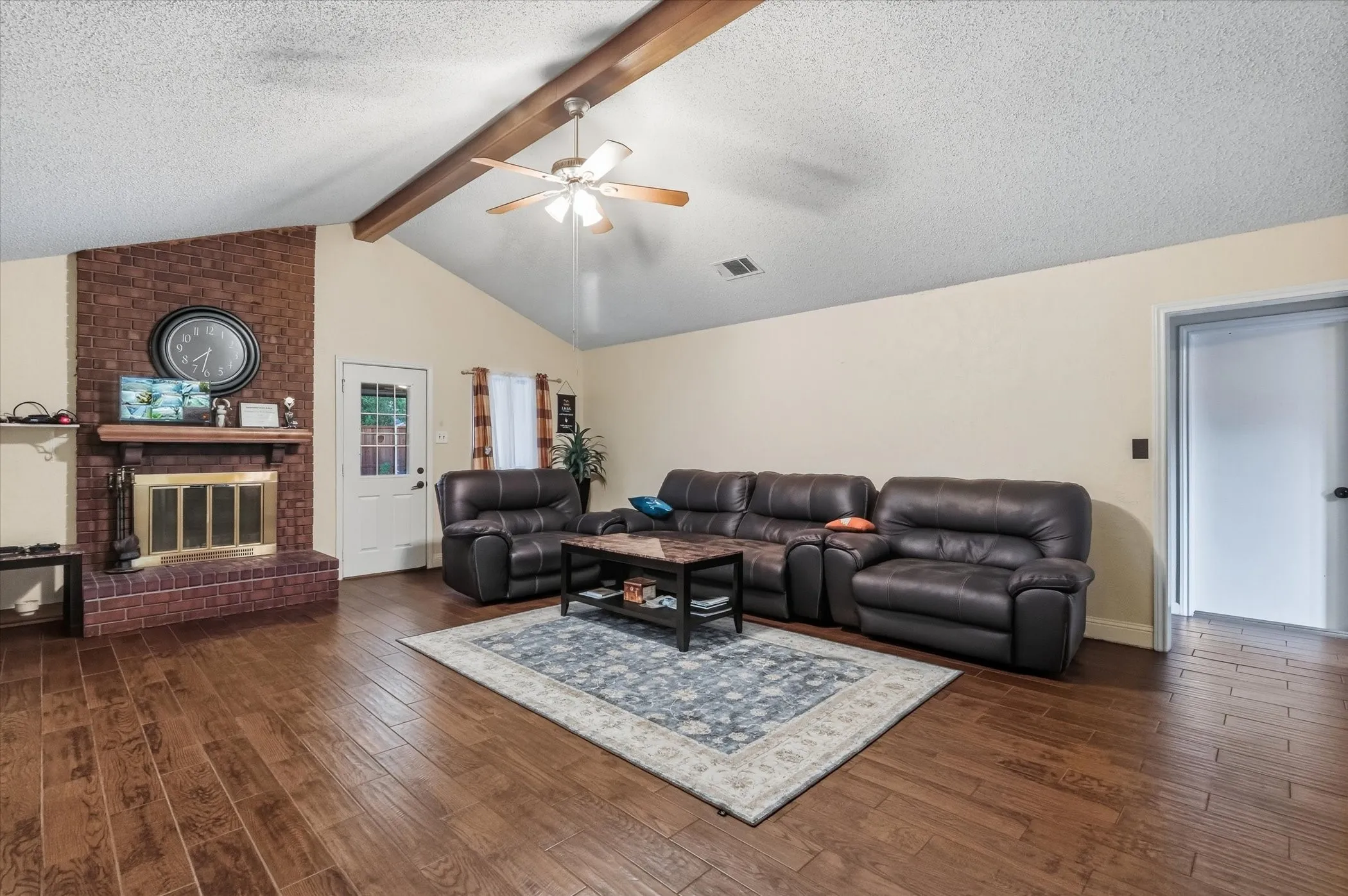Single Family Residence For Sale in Dallas County , 2102 Glenbrook Meadows Drive, Garland, Texas 75040, 3 Bedroom, 2 Bathroom, 2 Garage spaces, 1,840 Sqft, built in 1977, mls#21382499, Real Estate Agent in Garland, Homes For Sale in Dallas county, Homes For Sale in Garland, Realtor in Garland Texas, Real Estate Brokerage Independent Realty Texas, Luminita Cordes Realtor