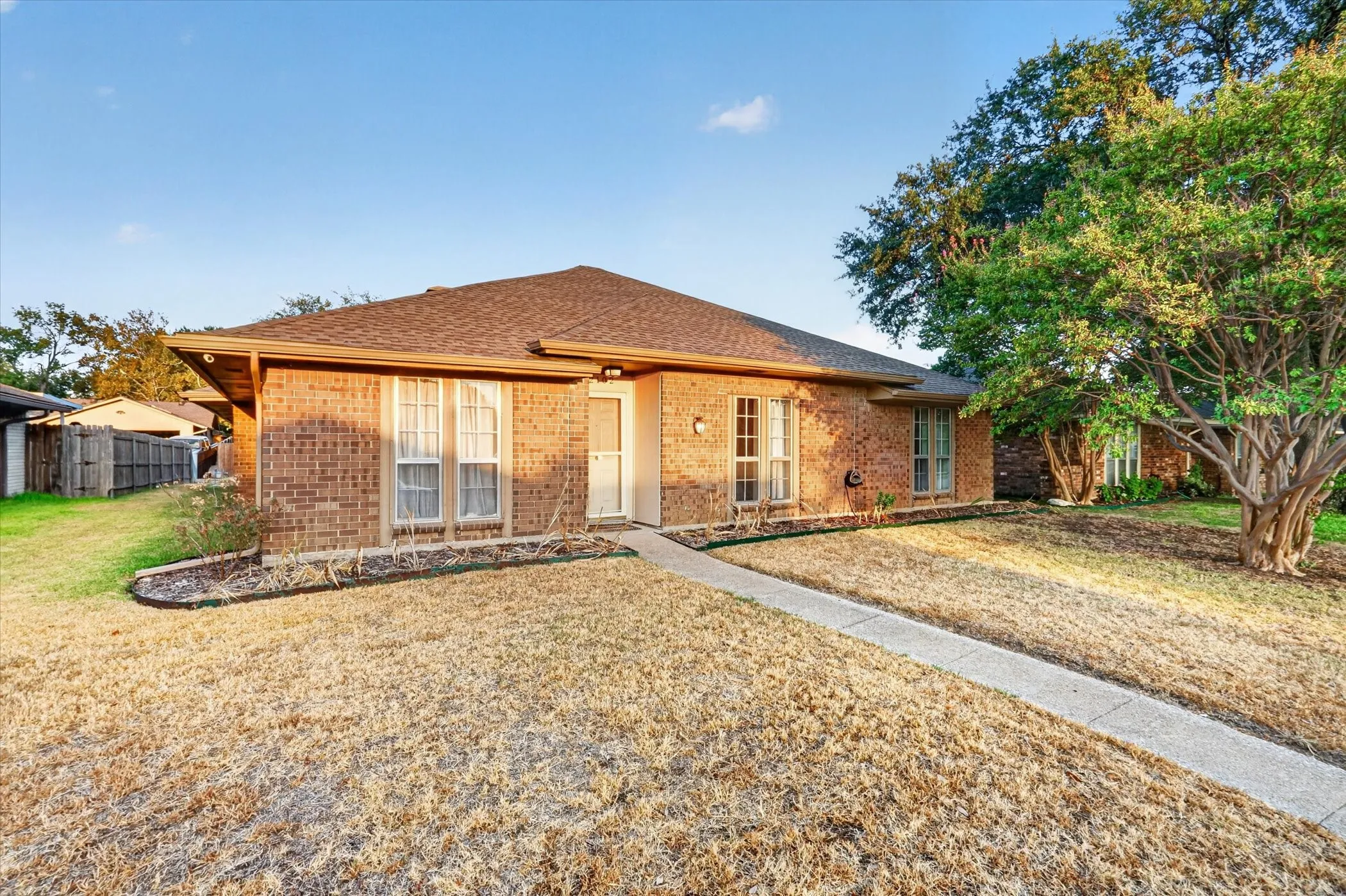 Single Family Residence For Sale in Dallas County , 2102 Glenbrook Meadows Drive, Garland, Texas 75040, 3 Bedroom, 2 Bathroom, 2 Garage spaces, 1,840 Sqft, built in 1977, mls#21382499, Real Estate Agent in Garland, Homes For Sale in Dallas county, Homes For Sale in Garland, Realtor in Garland Texas, Real Estate Brokerage Independent Realty Texas, Luminita Cordes Realtor