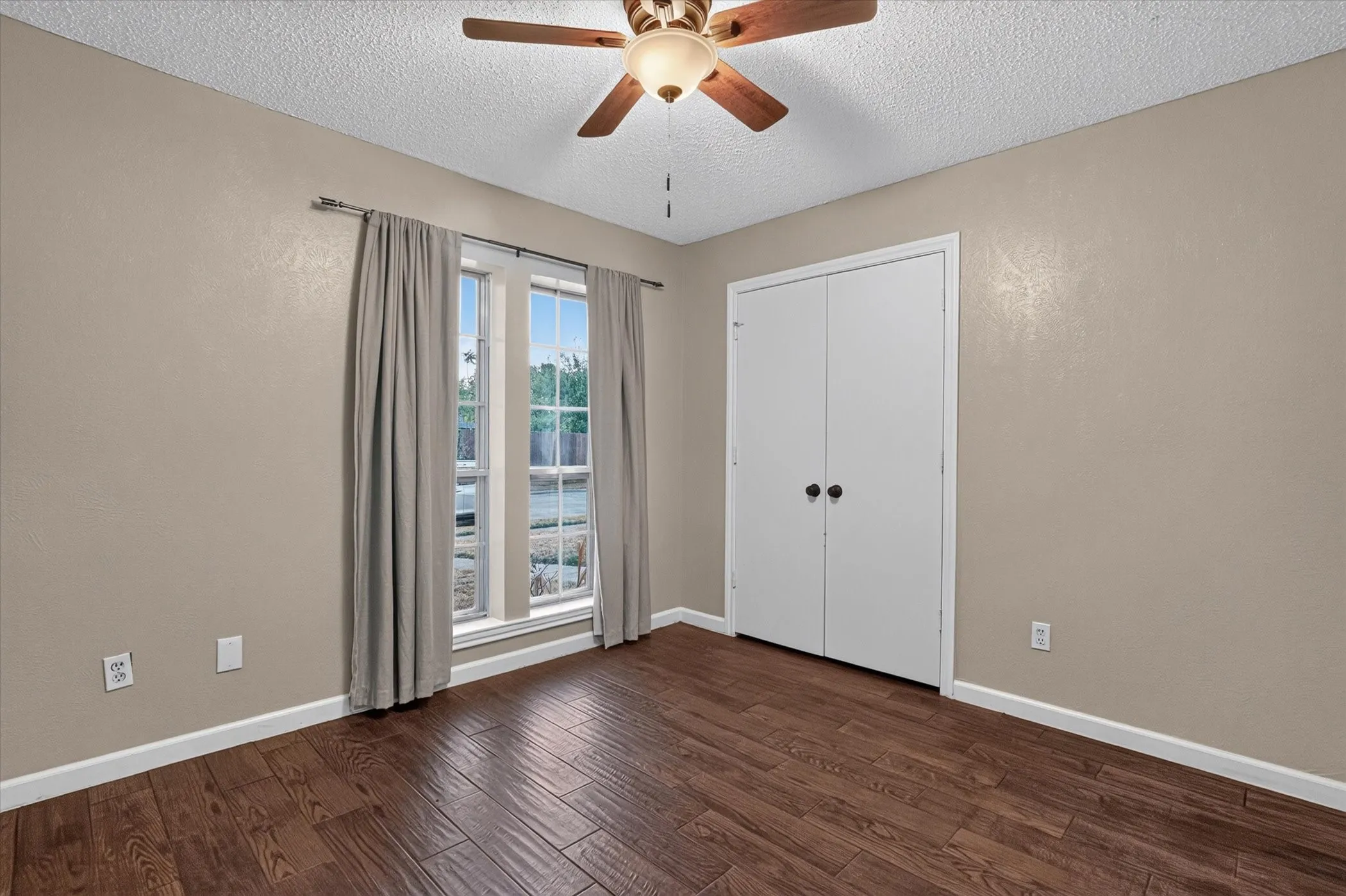 Single Family Residence For Sale in Dallas County , 2102 Glenbrook Meadows Drive, Garland, Texas 75040, 3 Bedroom, 2 Bathroom, 2 Garage spaces, 1,840 Sqft, built in 1977, mls#21382499, Real Estate Agent in Garland, Homes For Sale in Dallas county, Homes For Sale in Garland, Realtor in Garland Texas, Real Estate Brokerage Independent Realty Texas, Luminita Cordes Realtor