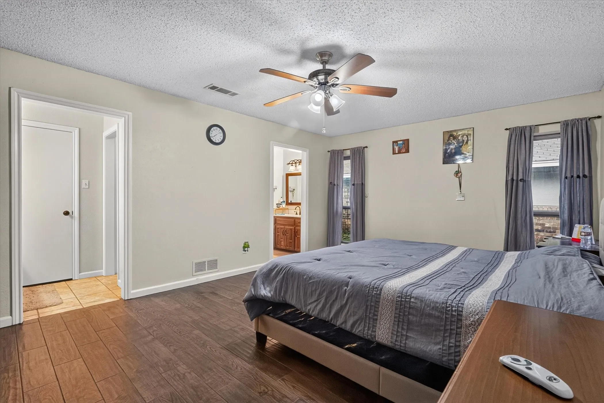 Single Family Residence For Sale in Dallas County , 2102 Glenbrook Meadows Drive, Garland, Texas 75040, 3 Bedroom, 2 Bathroom, 2 Garage spaces, 1,840 Sqft, built in 1977, mls#21382499, Real Estate Agent in Garland, Homes For Sale in Dallas county, Homes For Sale in Garland, Realtor in Garland Texas, Real Estate Brokerage Independent Realty Texas, Luminita Cordes Realtor