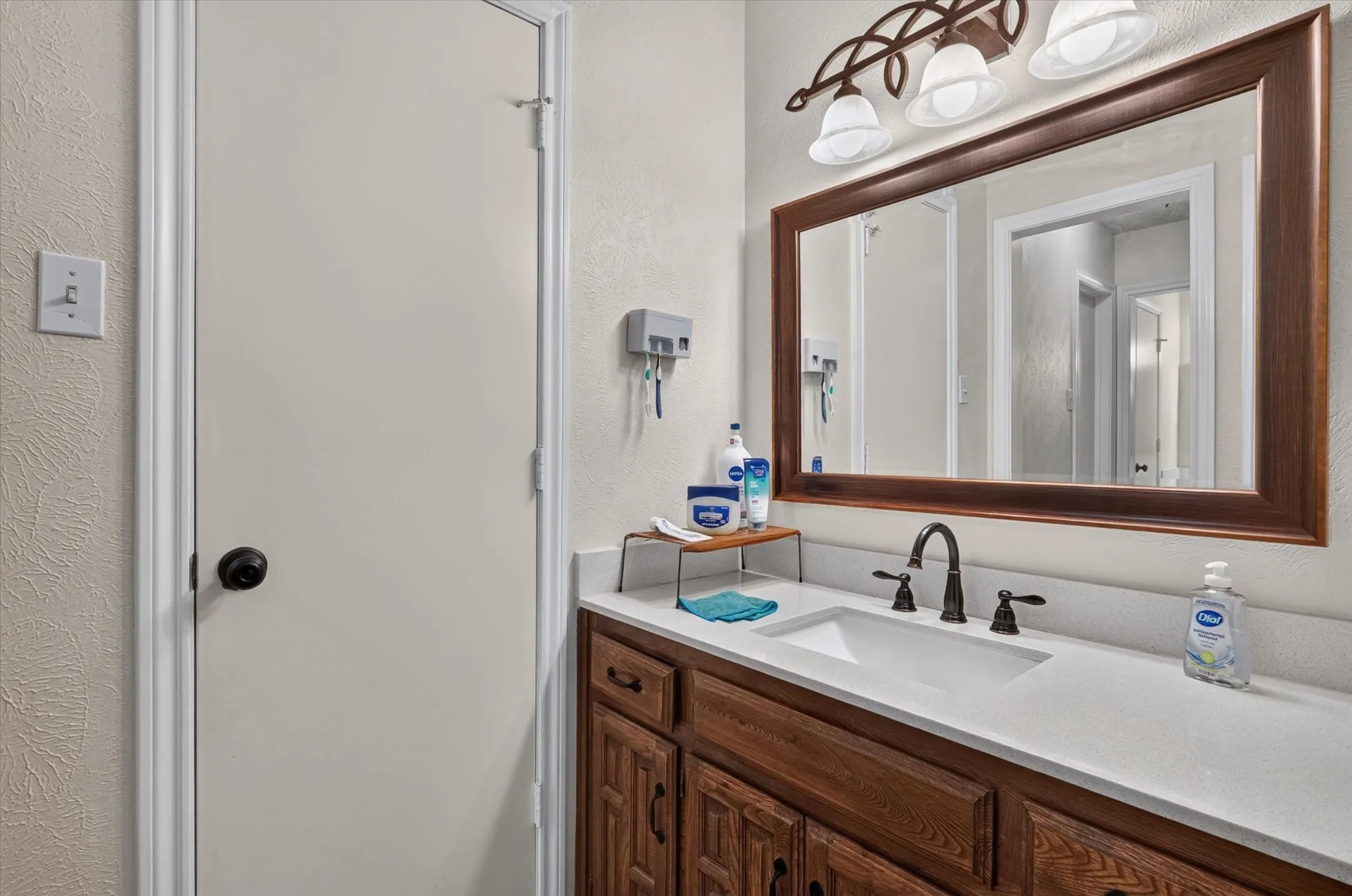 Single Family Residence For Sale in Dallas County , 2102 Glenbrook Meadows Drive, Garland, Texas 75040, 3 Bedroom, 2 Bathroom, 2 Garage spaces, 1,840 Sqft, built in 1977, mls#21382499, Real Estate Agent in Garland, Homes For Sale in Dallas county, Homes For Sale in Garland, Realtor in Garland Texas, Real Estate Brokerage Independent Realty Texas, Luminita Cordes Realtor